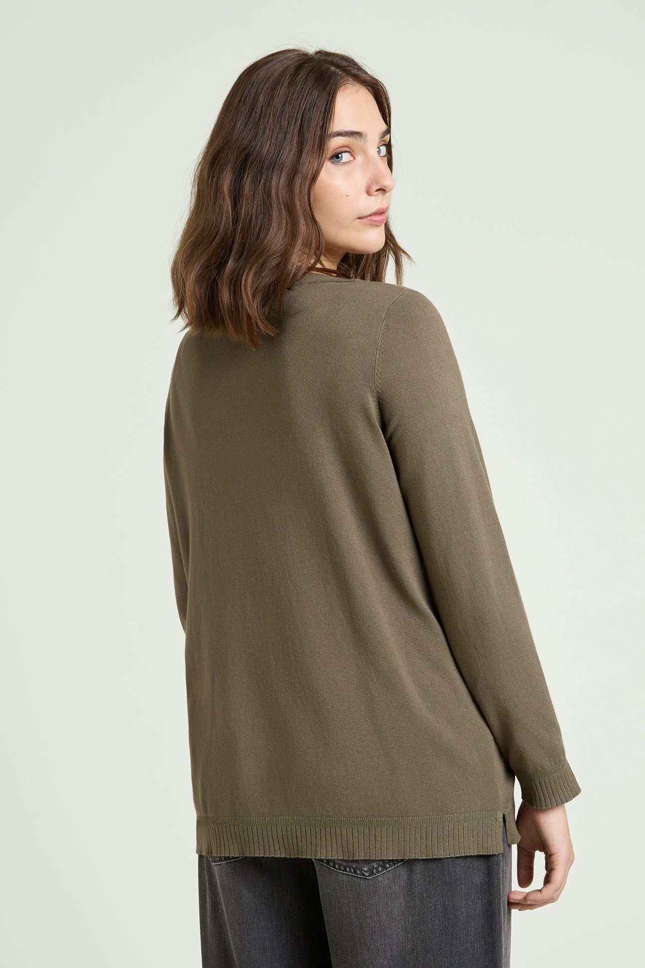 MAGLIA IN VISCOSA COMFORT CON SCOLLO A BARCHETTA