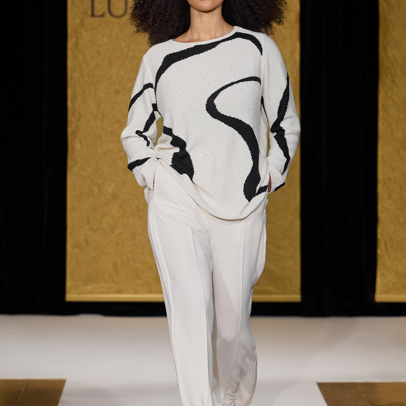 MAGLIA CON INTARSIO AD ONDE