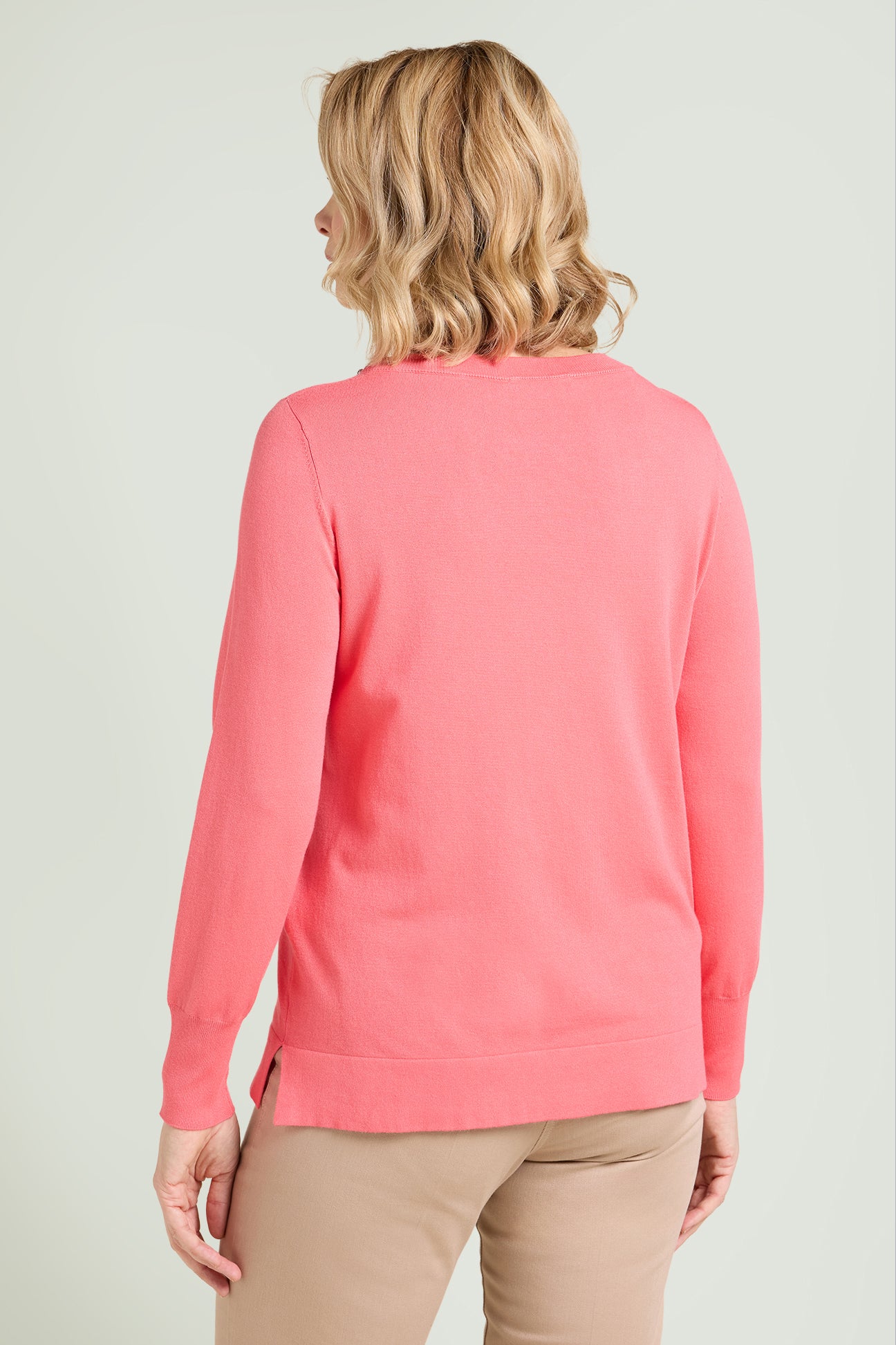 MAGLIA IN VISCOSA COMFORT RICAMATA A MANO