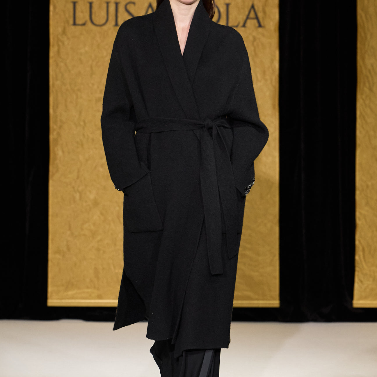 CAPPOTTO IN MAGLIA RICAMATO A MANO