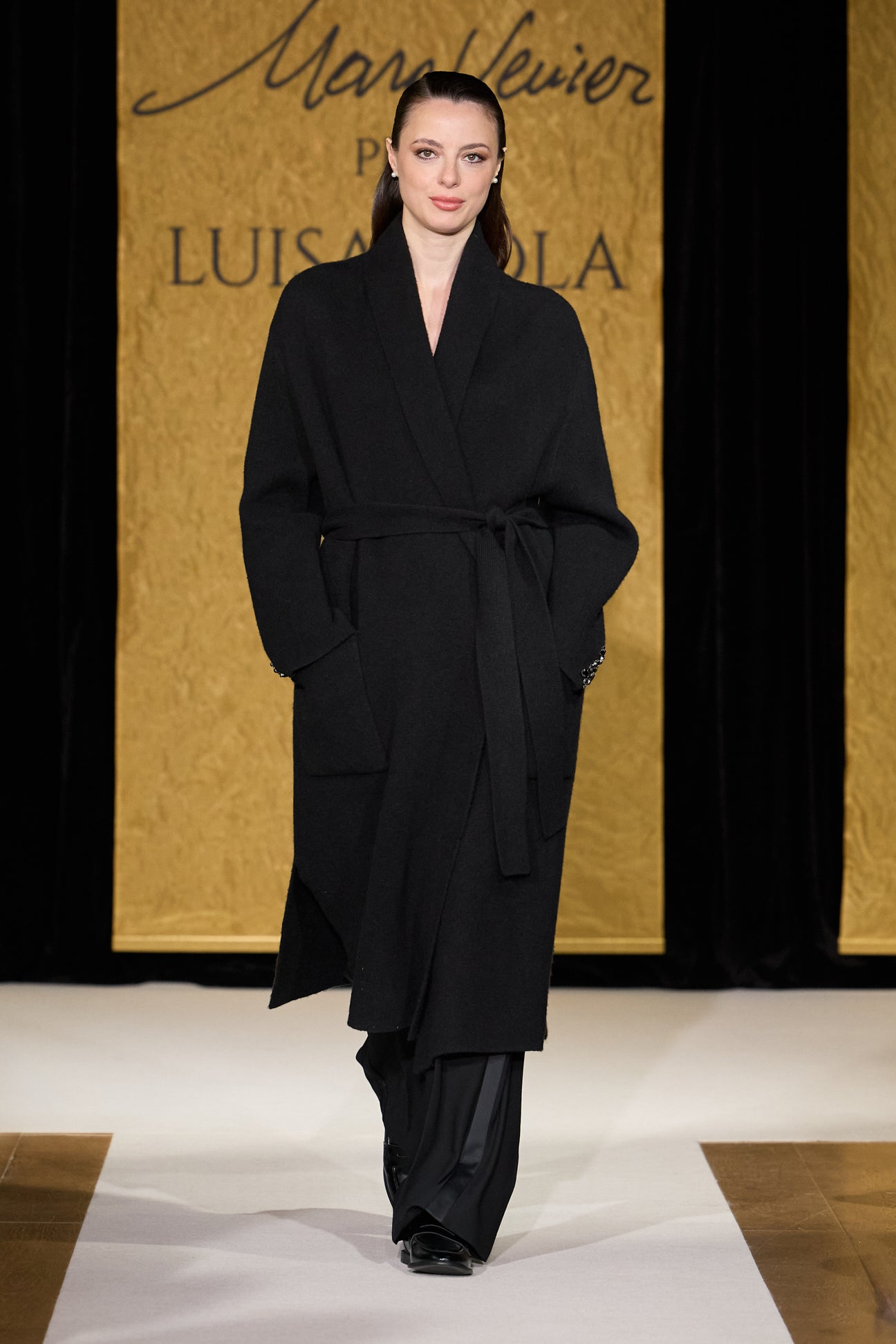 CAPPOTTO IN MAGLIA RICAMATO A MANO