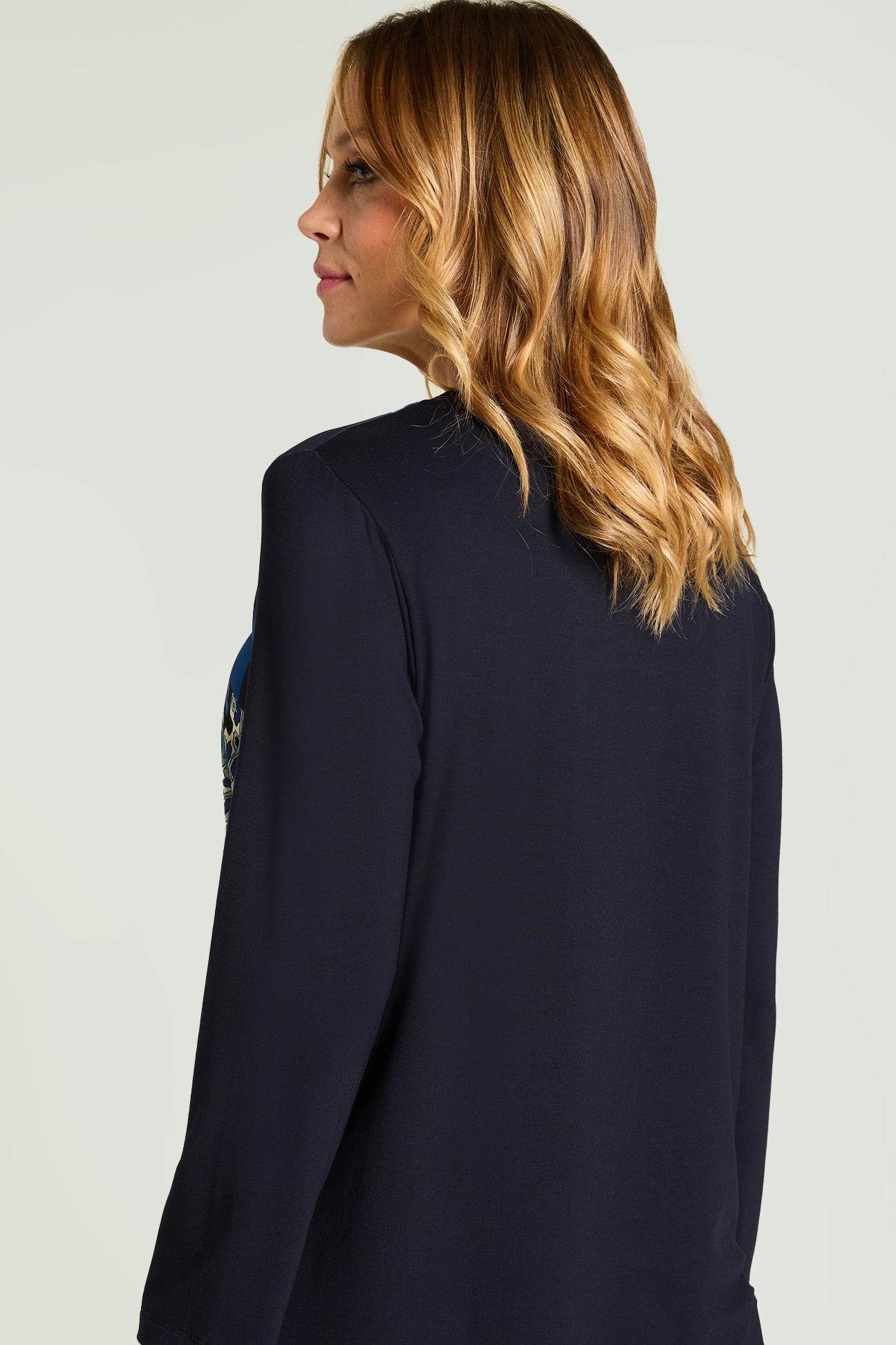 T-SHIRT CON STAMPA PAISLEY