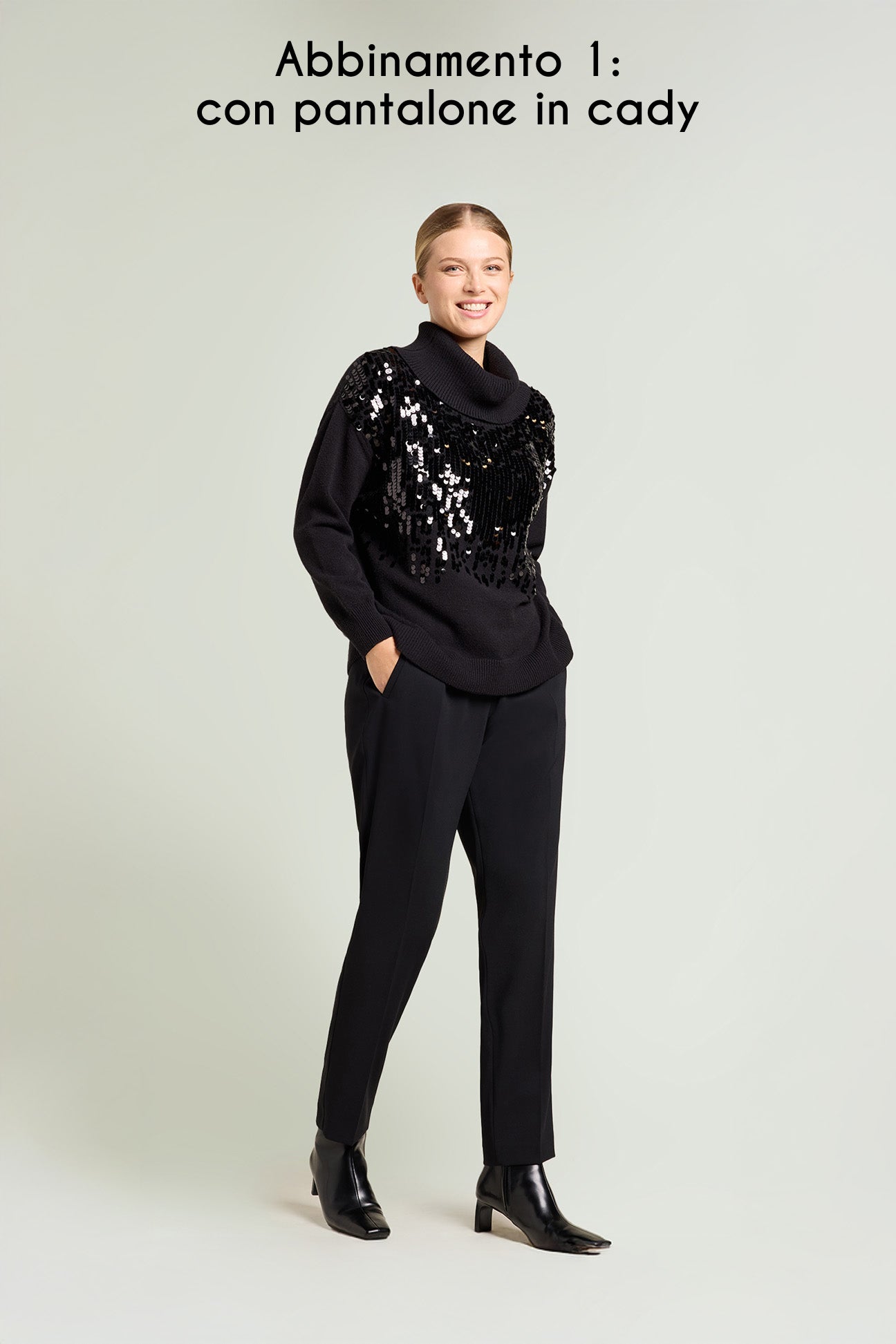 MAGLIA RICAMATA CON COLLO STACCABILE