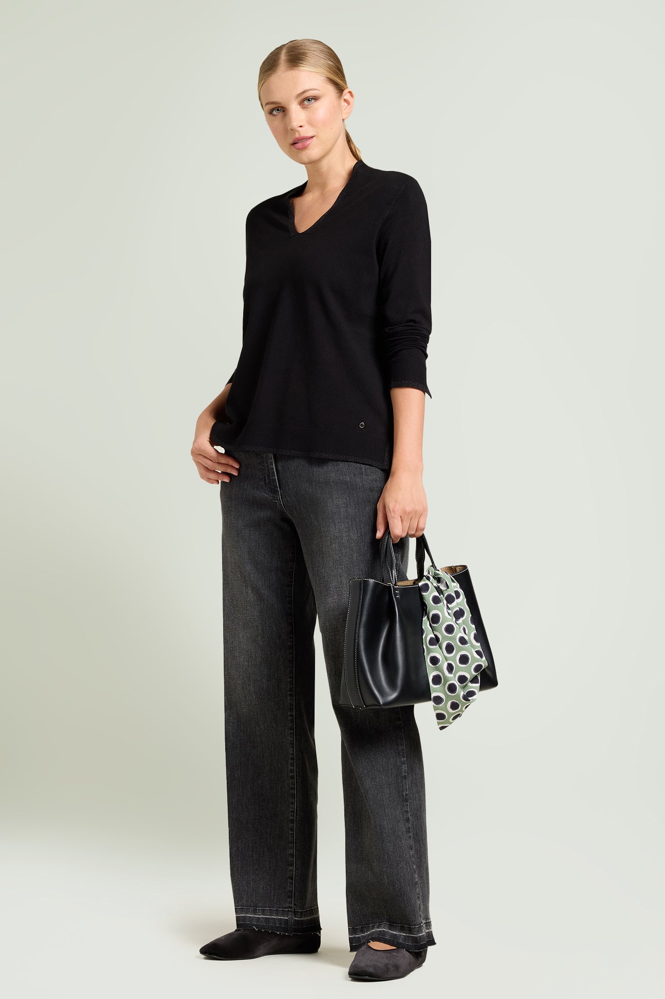 MAGLIA CON SCOLLO A "V" IN VISCOSA COMFORT