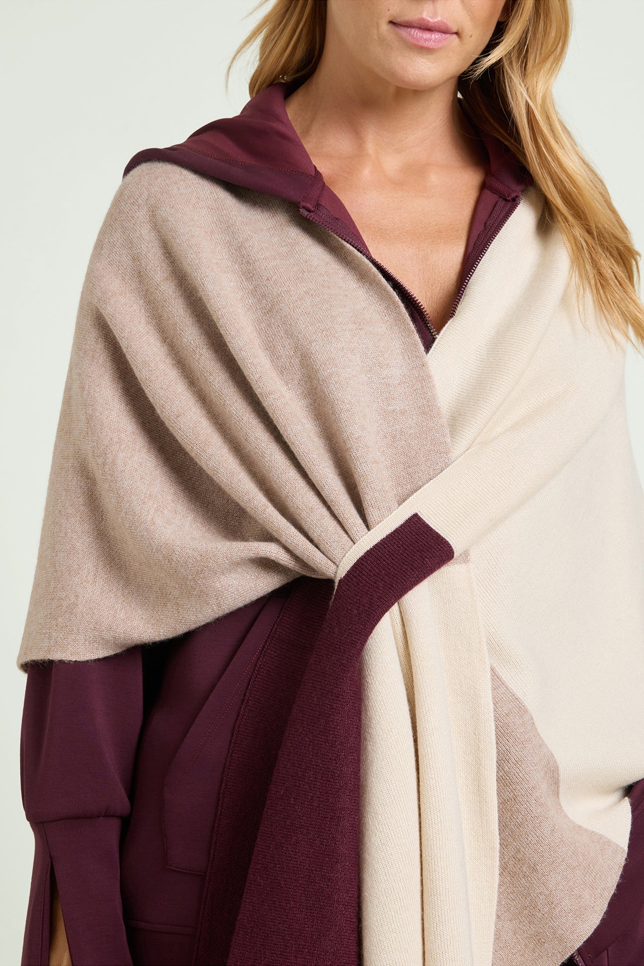 MANTELLA IN MAGLIA COLOR BLOCK