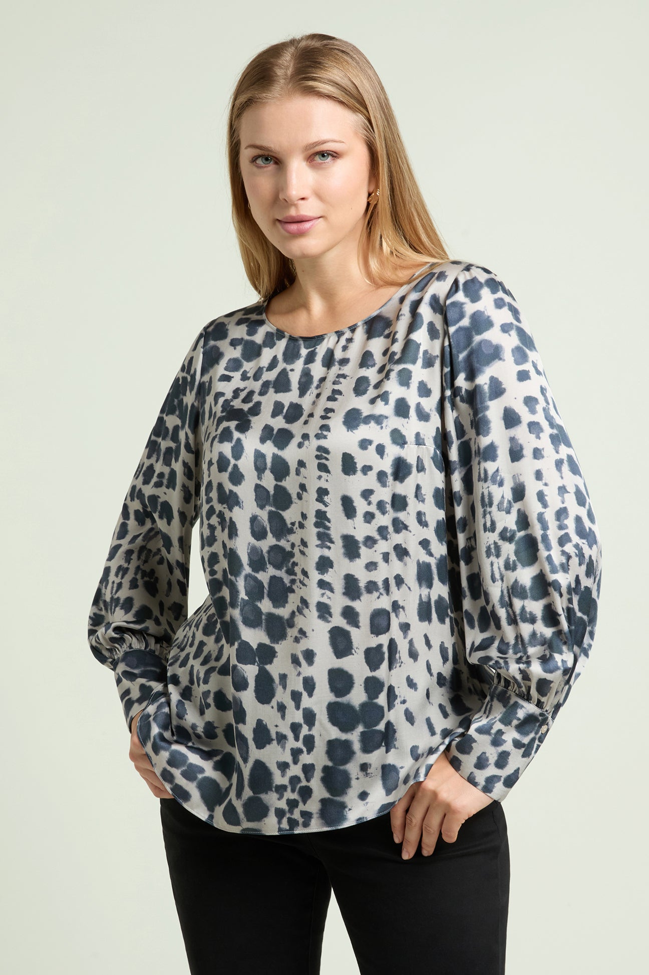 BLUSA ANIMALIER IN SATIN