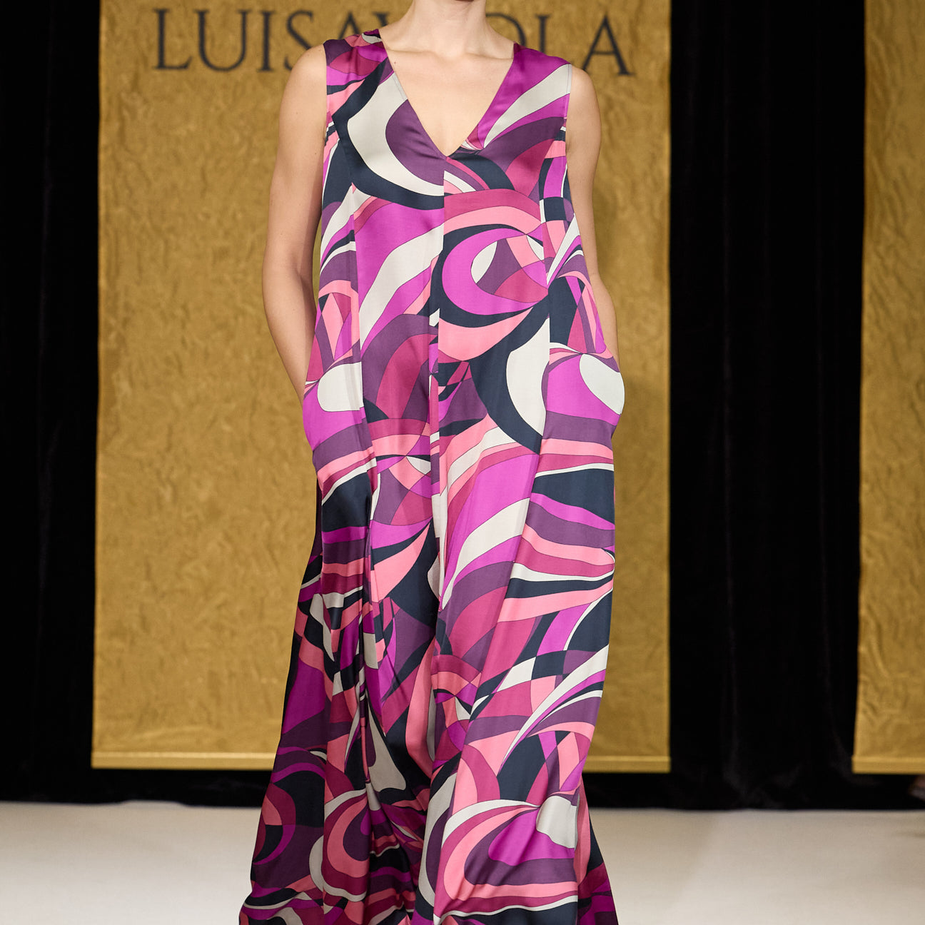 ABITO LUNGO IN SATIN STAMPATO