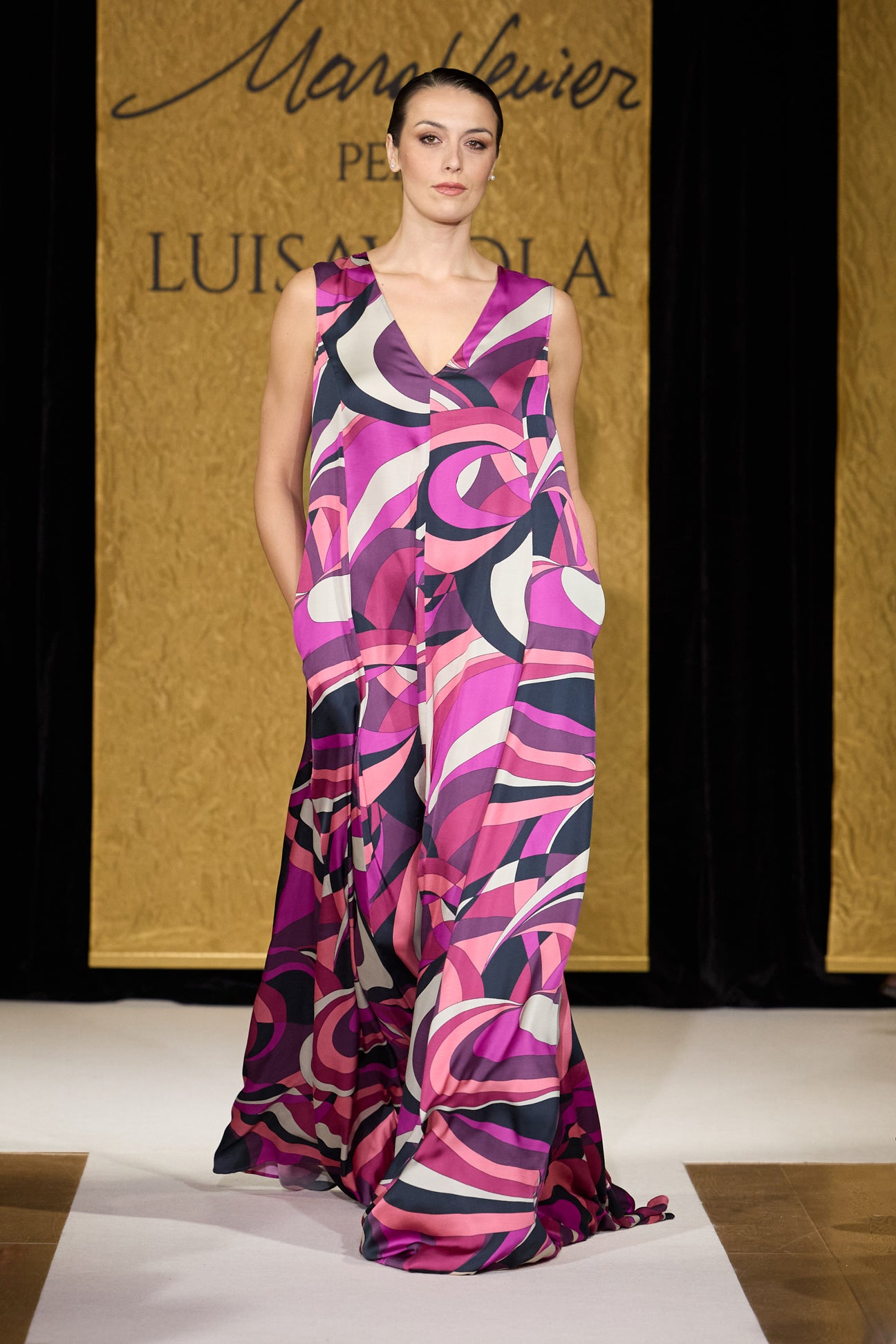 ABITO LUNGO IN SATIN STAMPATO