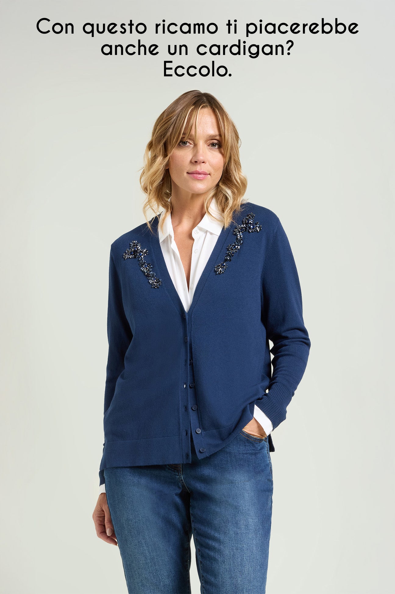 MAGLIA RICAMATA A MANO