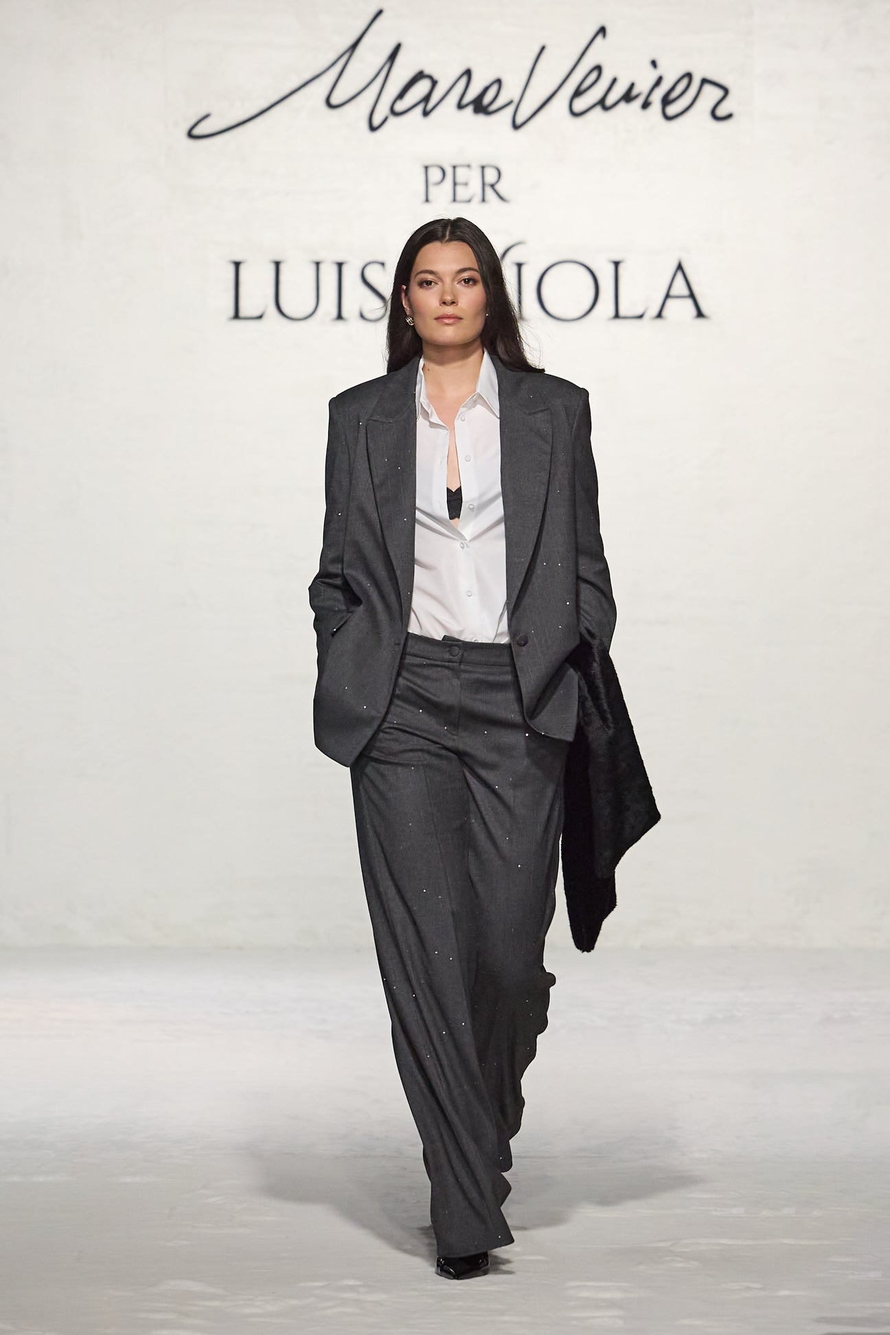 PANTALONI IN SAGLIA GESSATA RICAMATA
