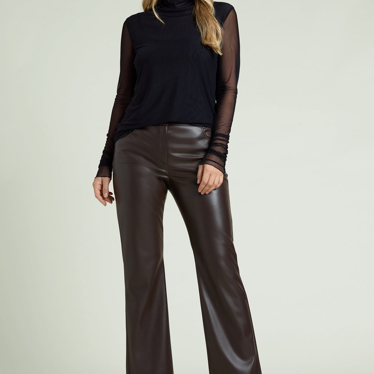 PANTALONI FLARE IN TESSUTO SPALMATO