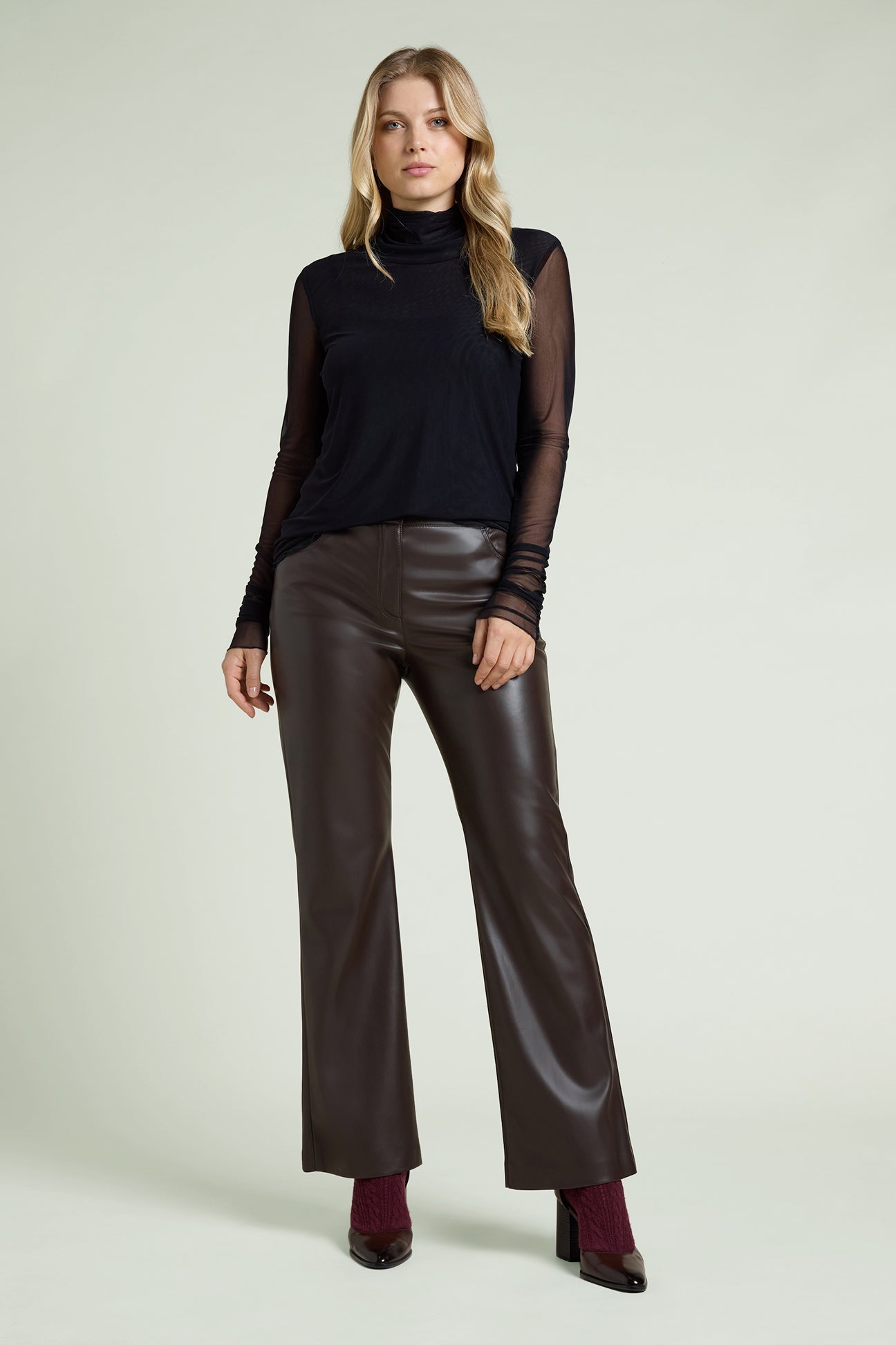 PANTALONI FLARE IN TESSUTO SPALMATO