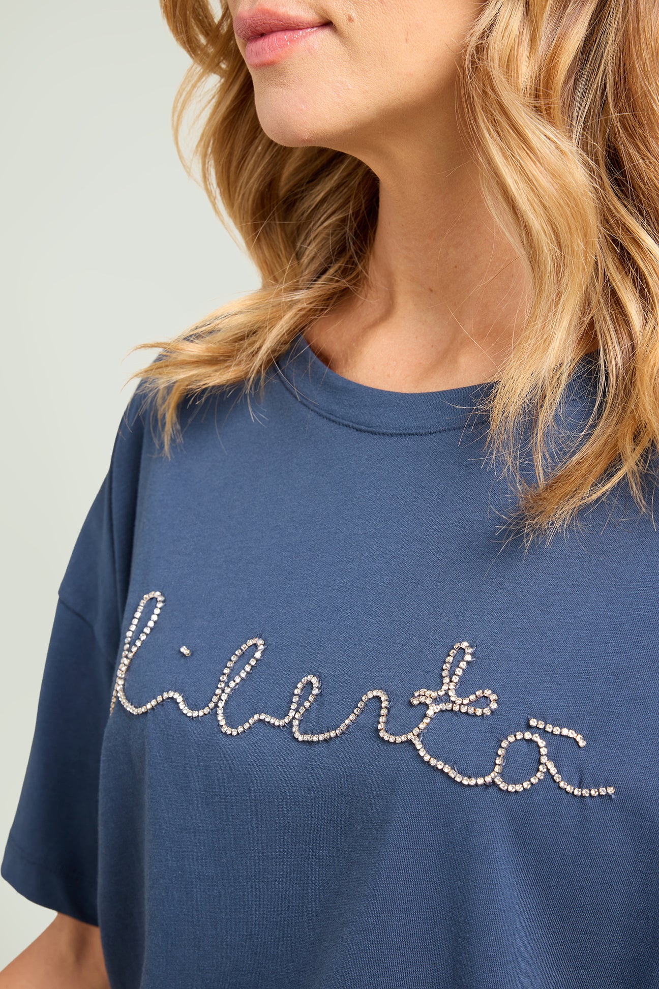 T-SHIRT LETTERING RICAMATA