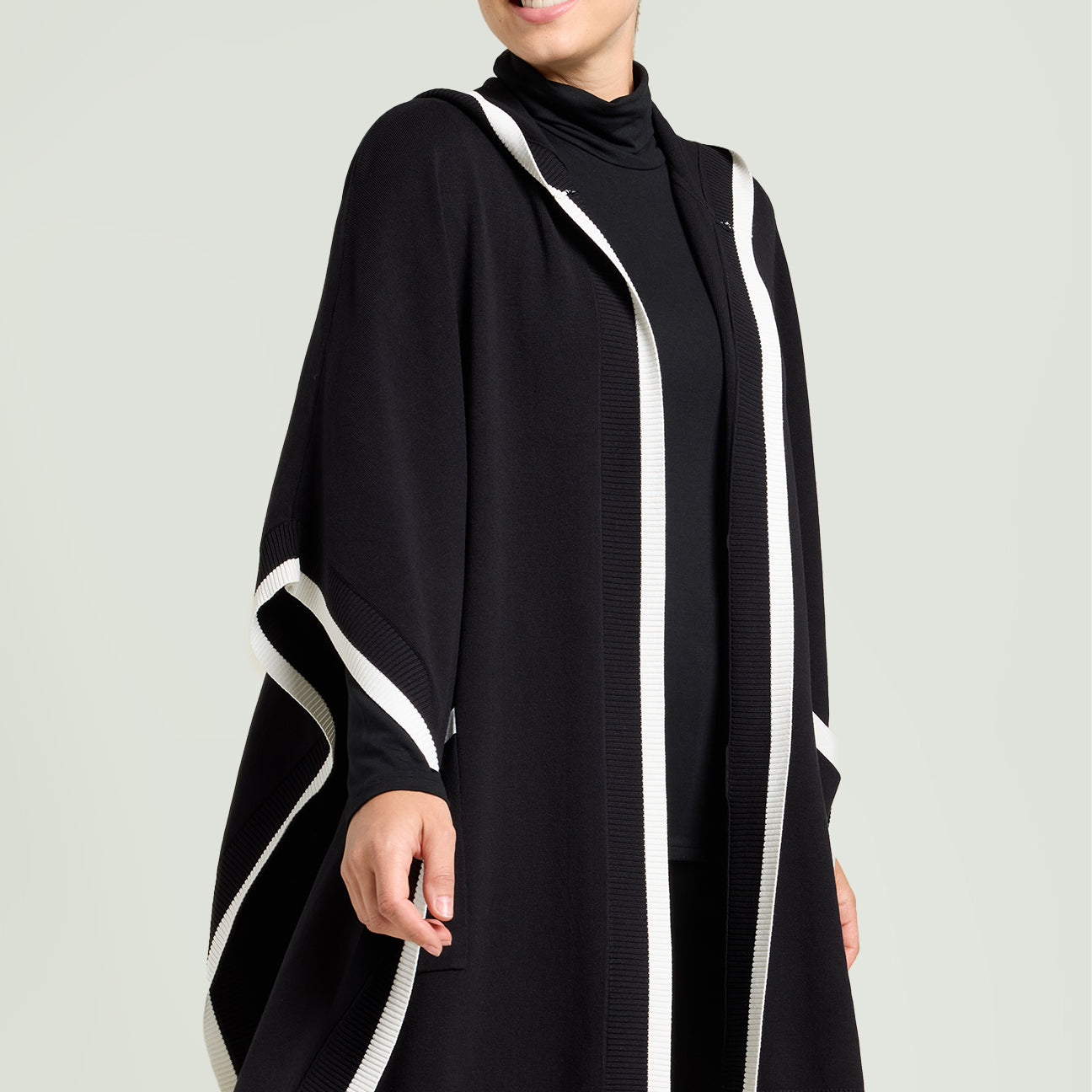 MANTELLA CON BORDI A CONTRASTO