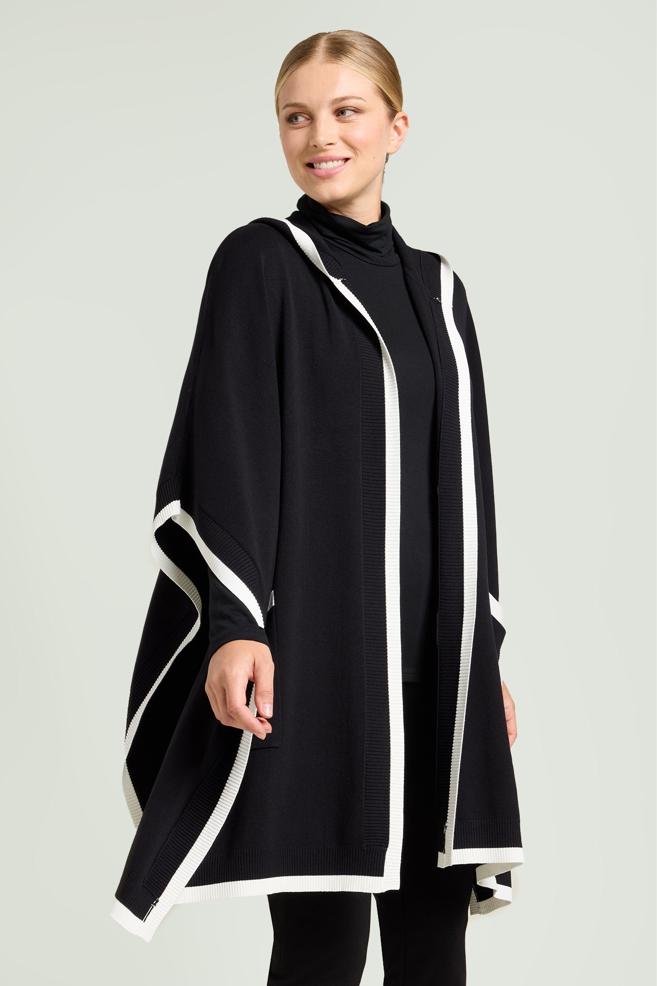 MANTELLA CON BORDI A CONTRASTO