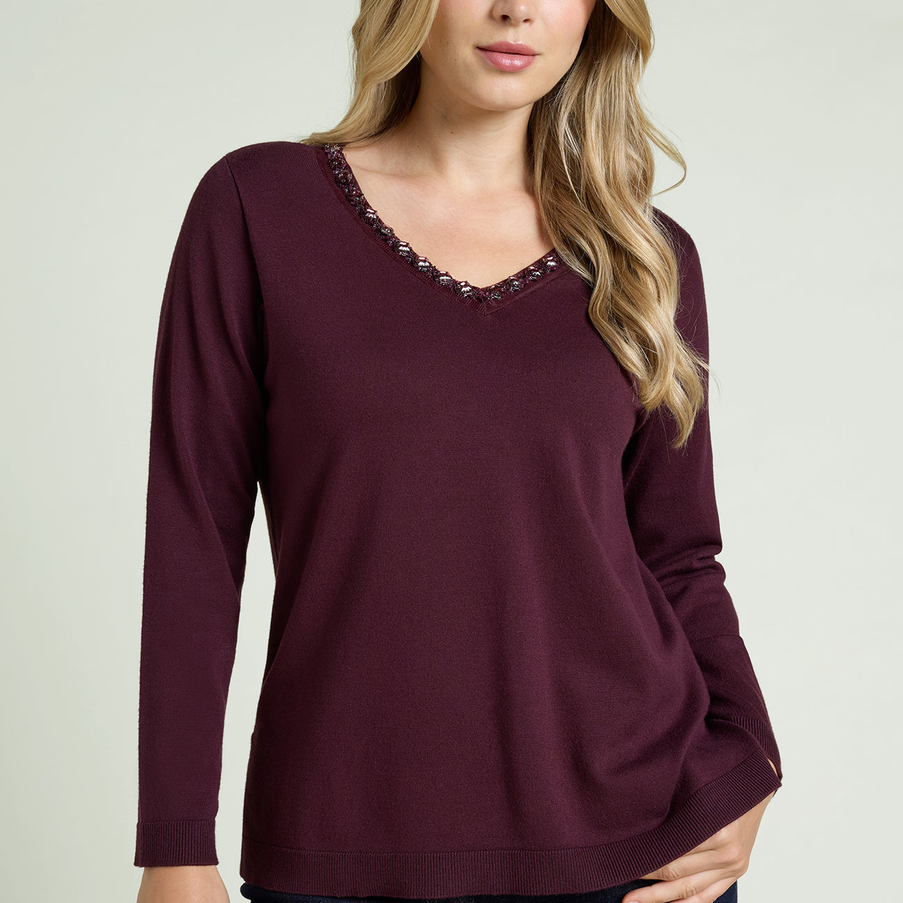 MAGLIA IN VISCOSA COMFORT RICAMATA