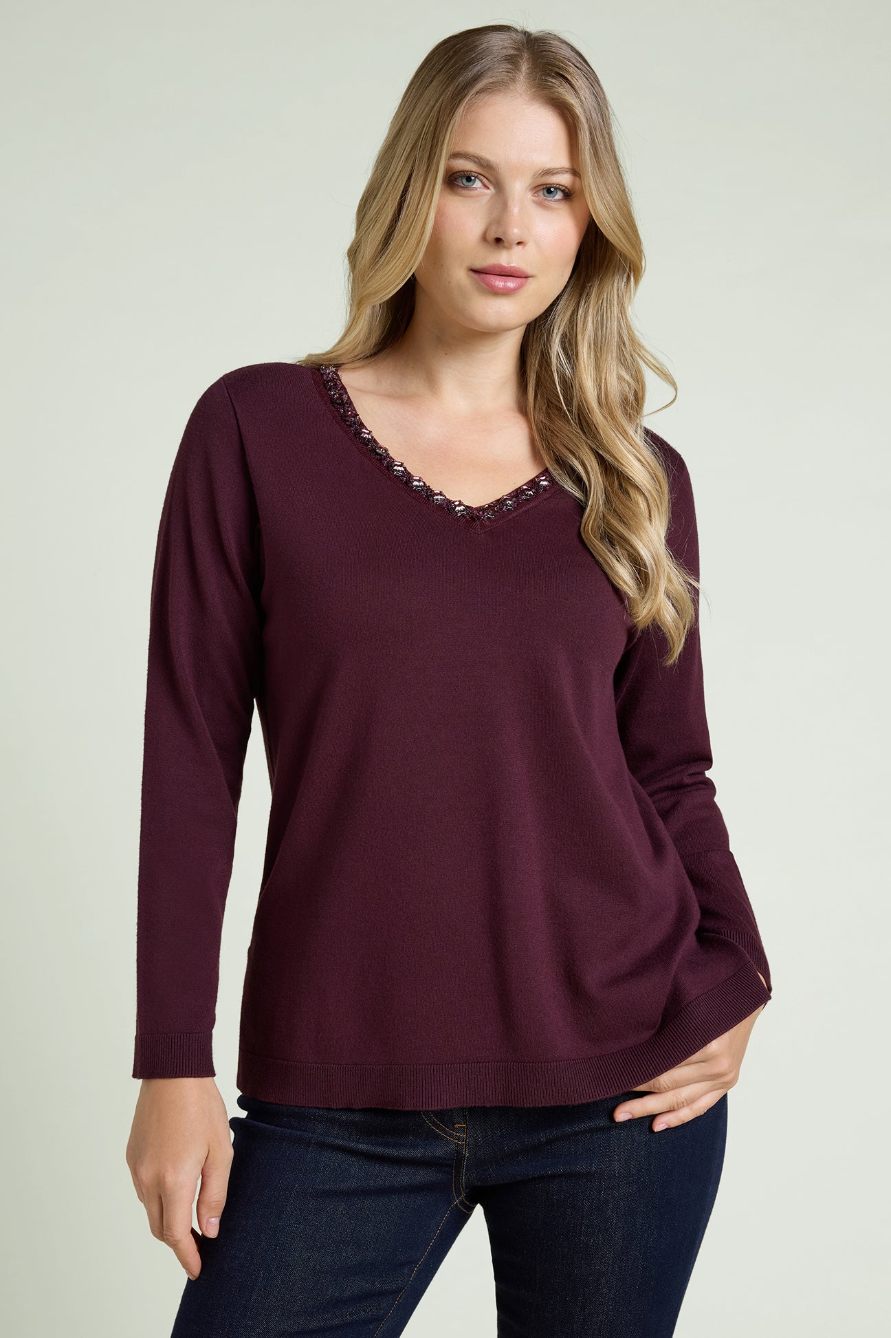 MAGLIA IN VISCOSA COMFORT RICAMATA