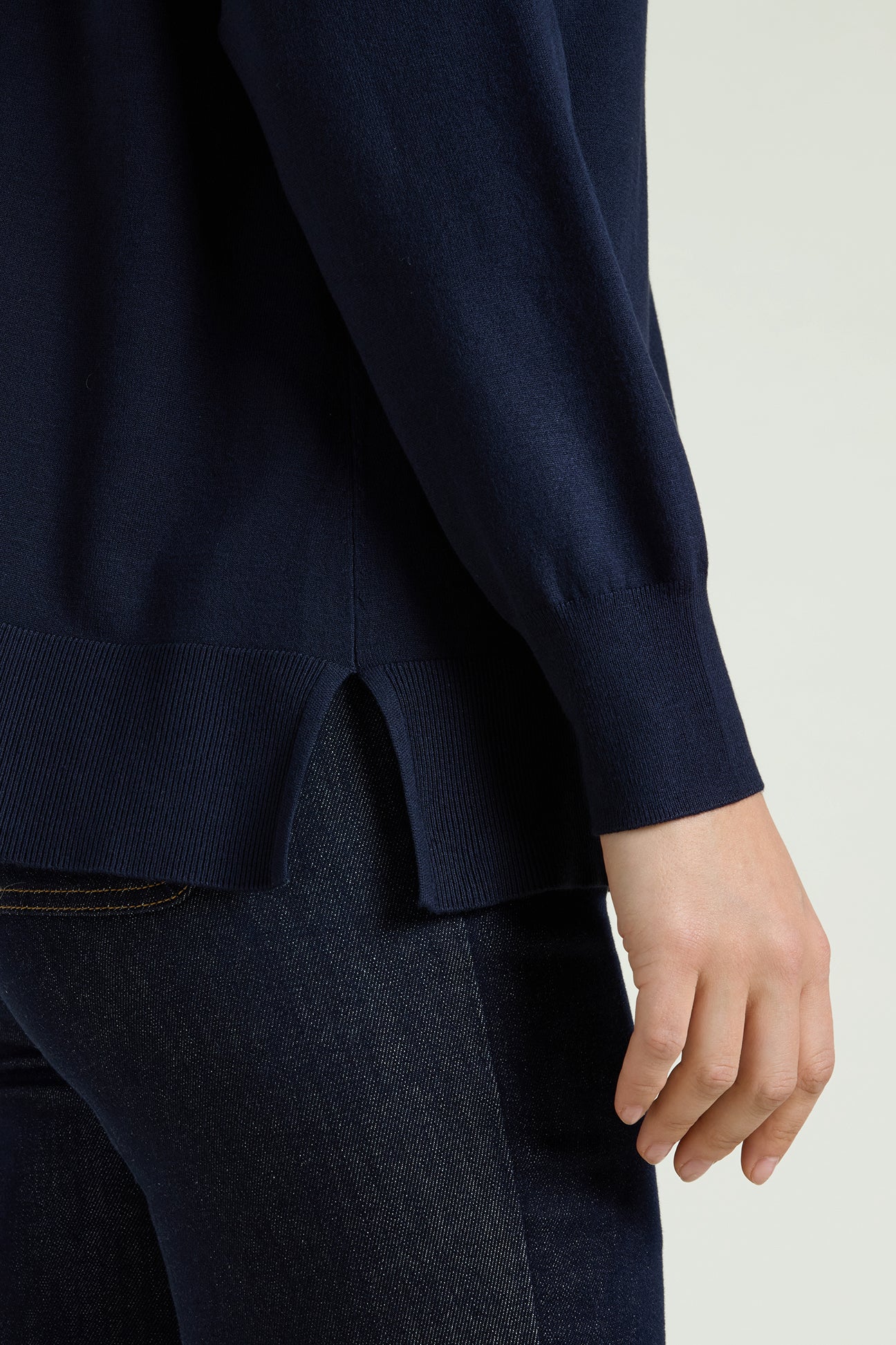 MAGLIA IN VISCOSA COMFORT CON SCOLLO A "V"