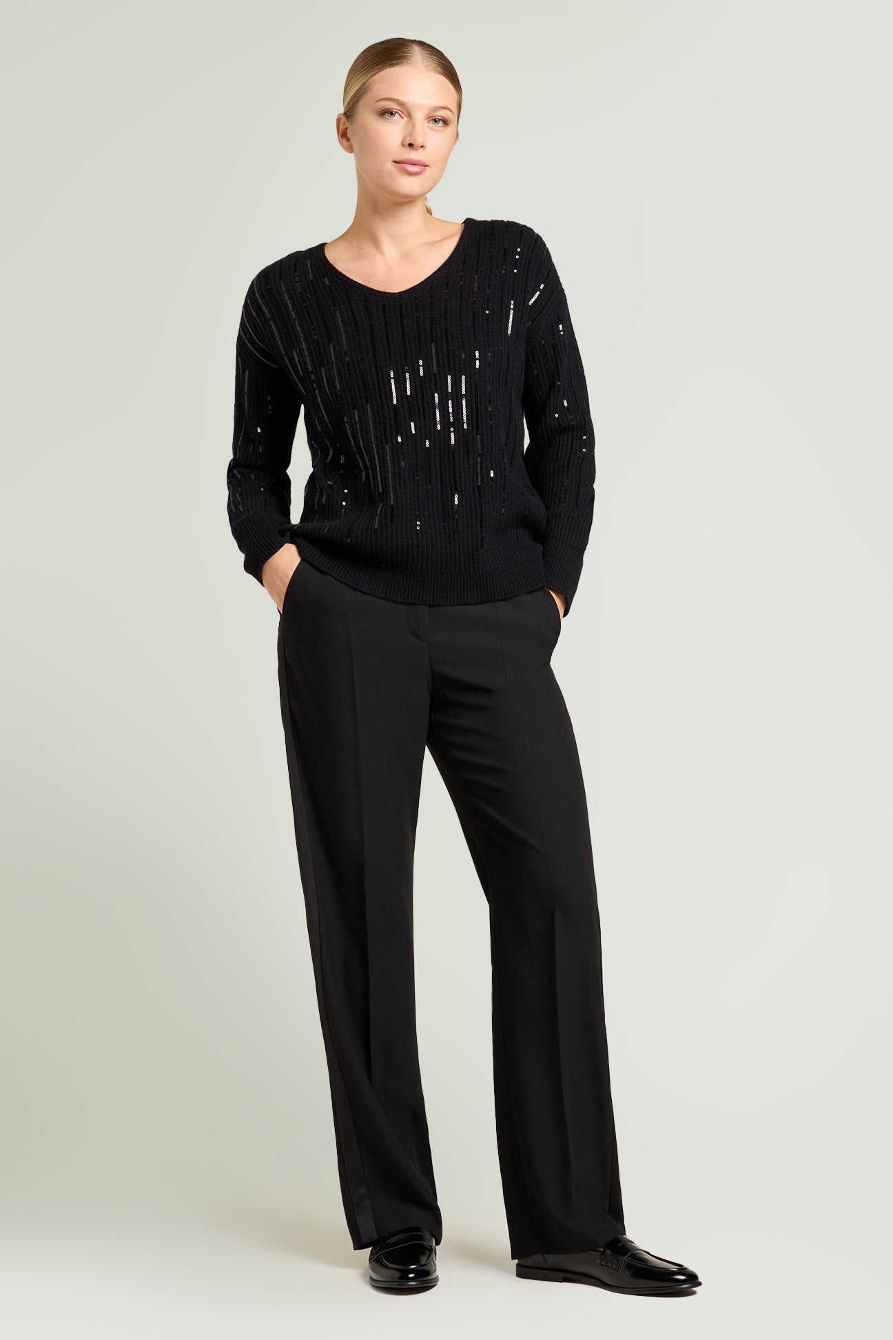 MAGLIA RICAMATA CON PAILLETTES DEGRADE'