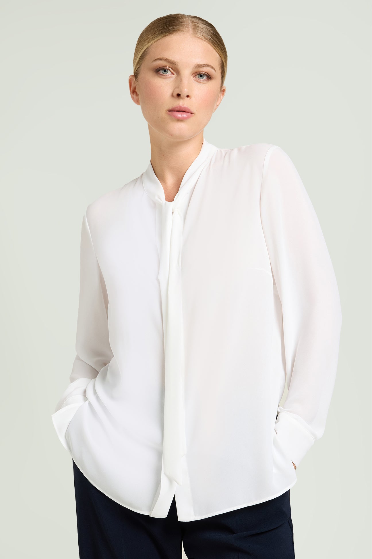 BLUSA IN DOPPIA GEORGETTE CON SCIARPINA
