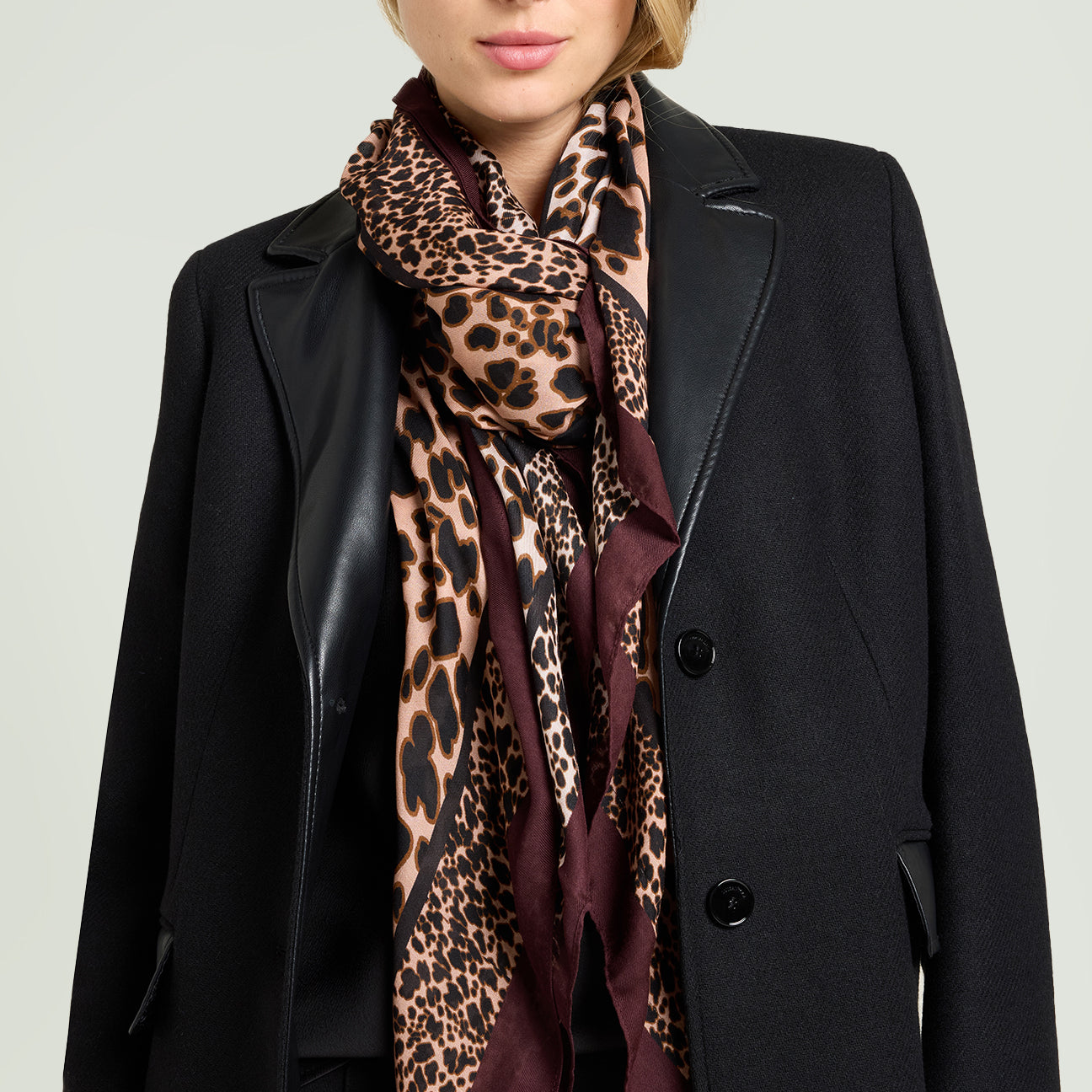SCIARPA FOULARD CON STAMPA ANIMALIER