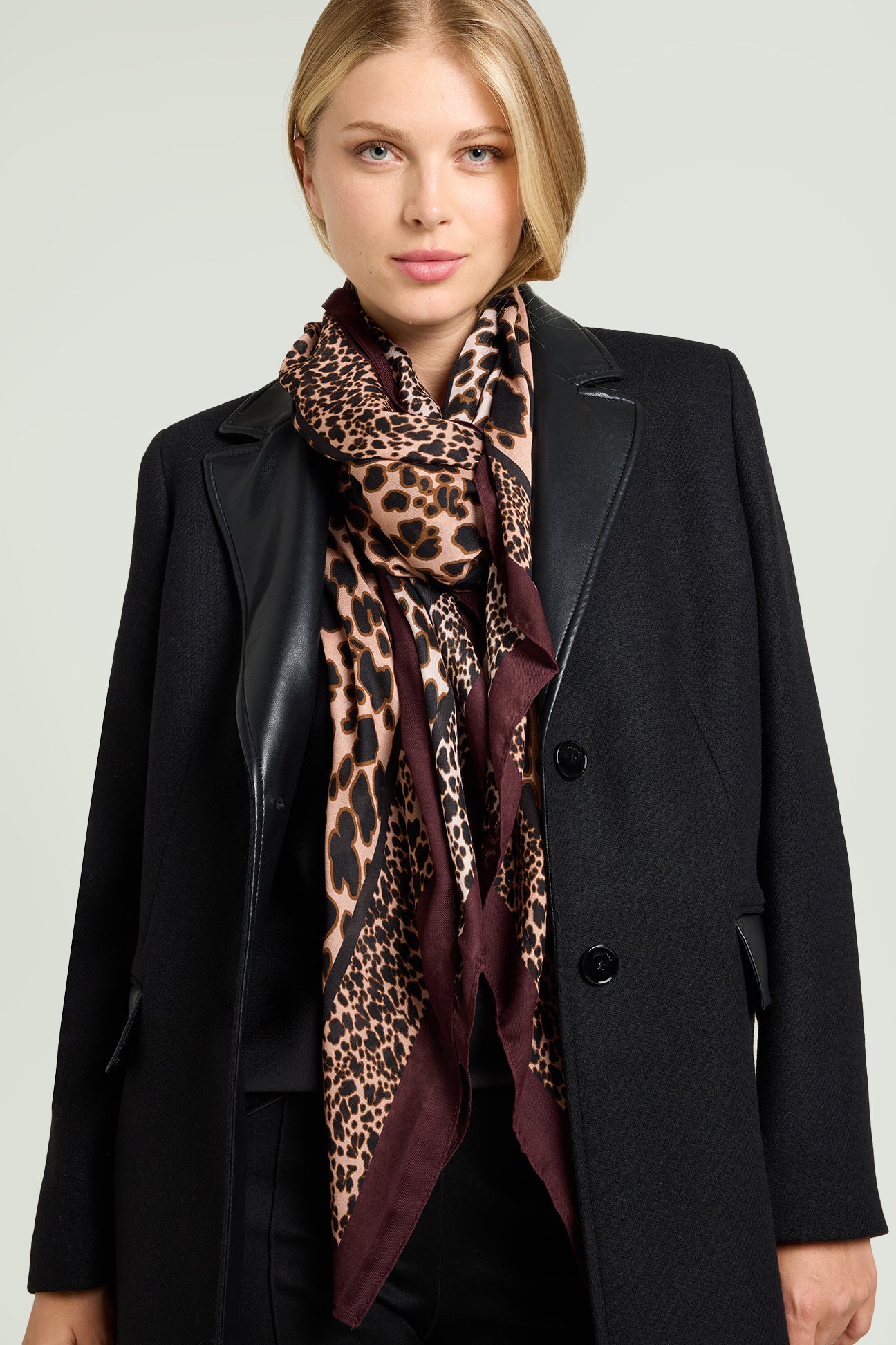 SCIARPA FOULARD CON STAMPA ANIMALIER