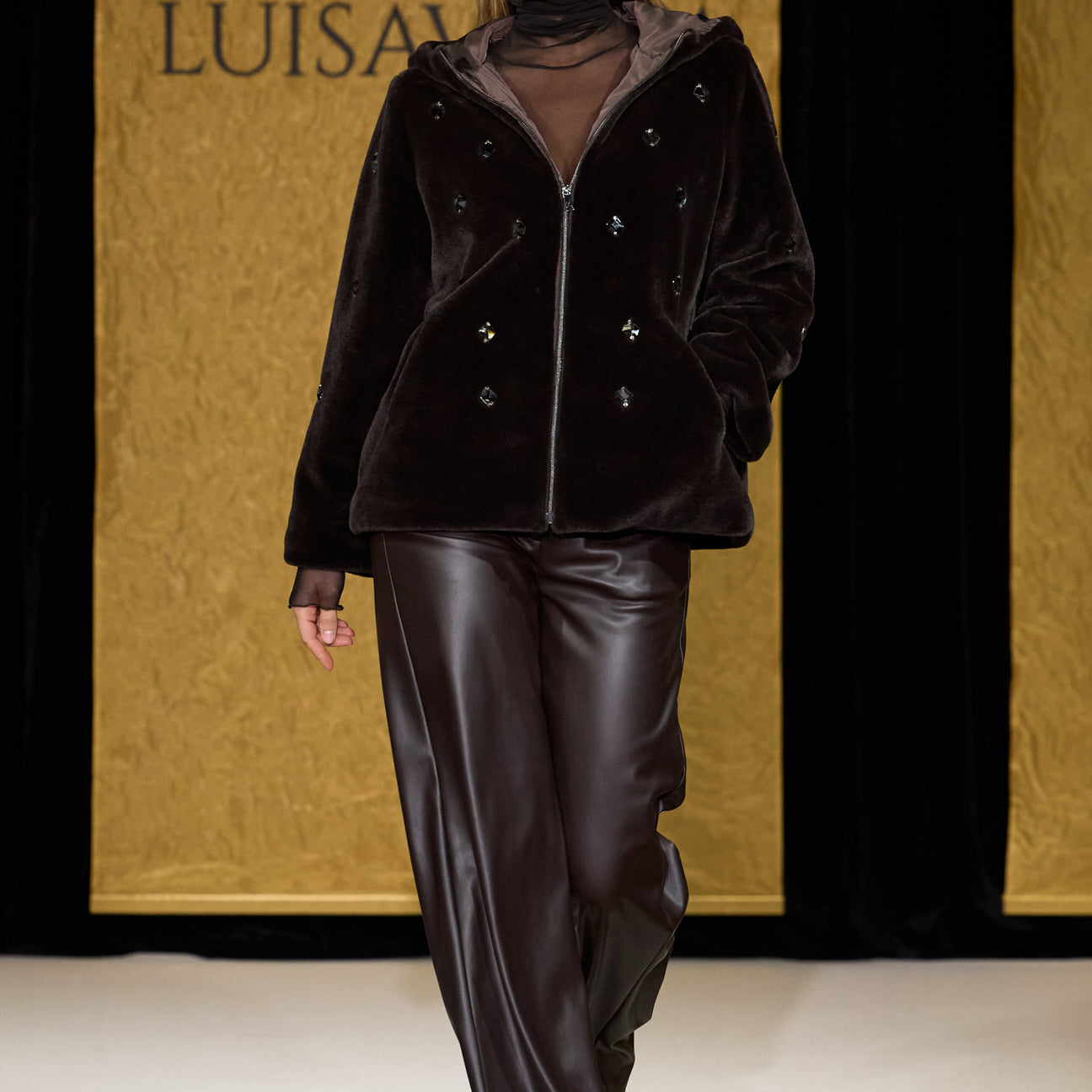 GIACCONE SOFT-TOUCH RICAMATO A MANO