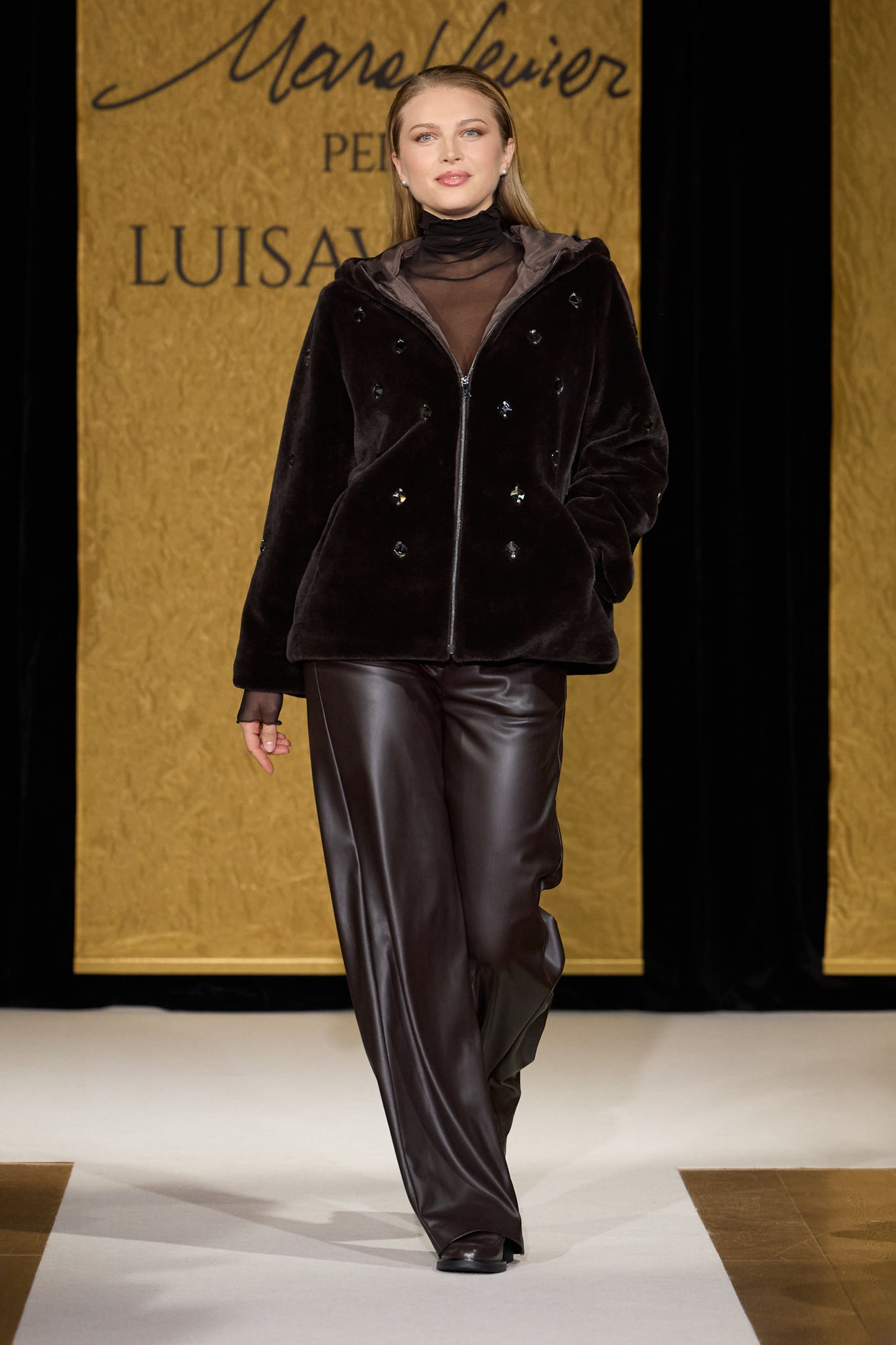 GIACCONE SOFT-TOUCH RICAMATO A MANO