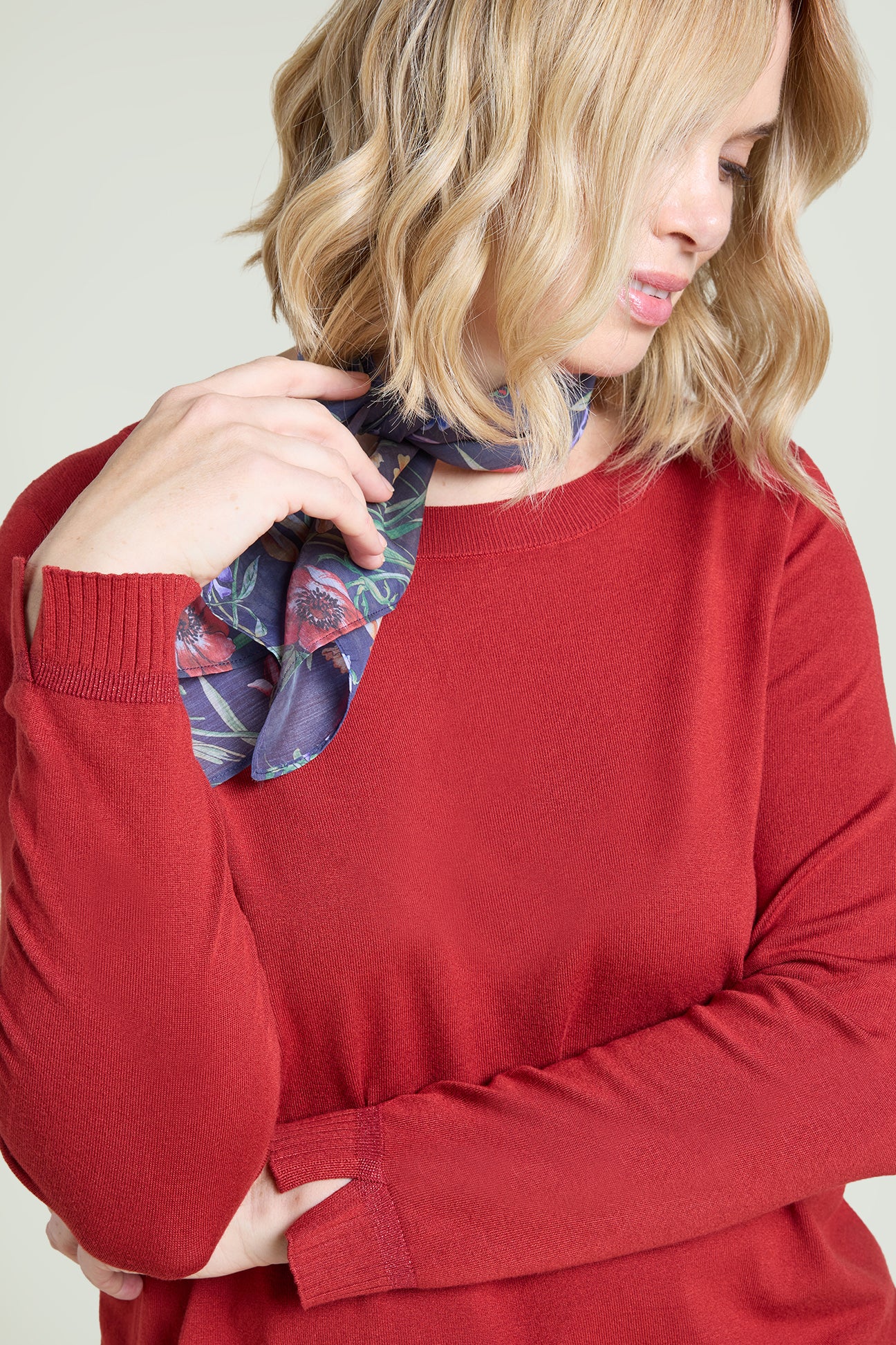 MAGLIA IN VISCOSA COMFORT CON SCOLLO A BARCHETTA