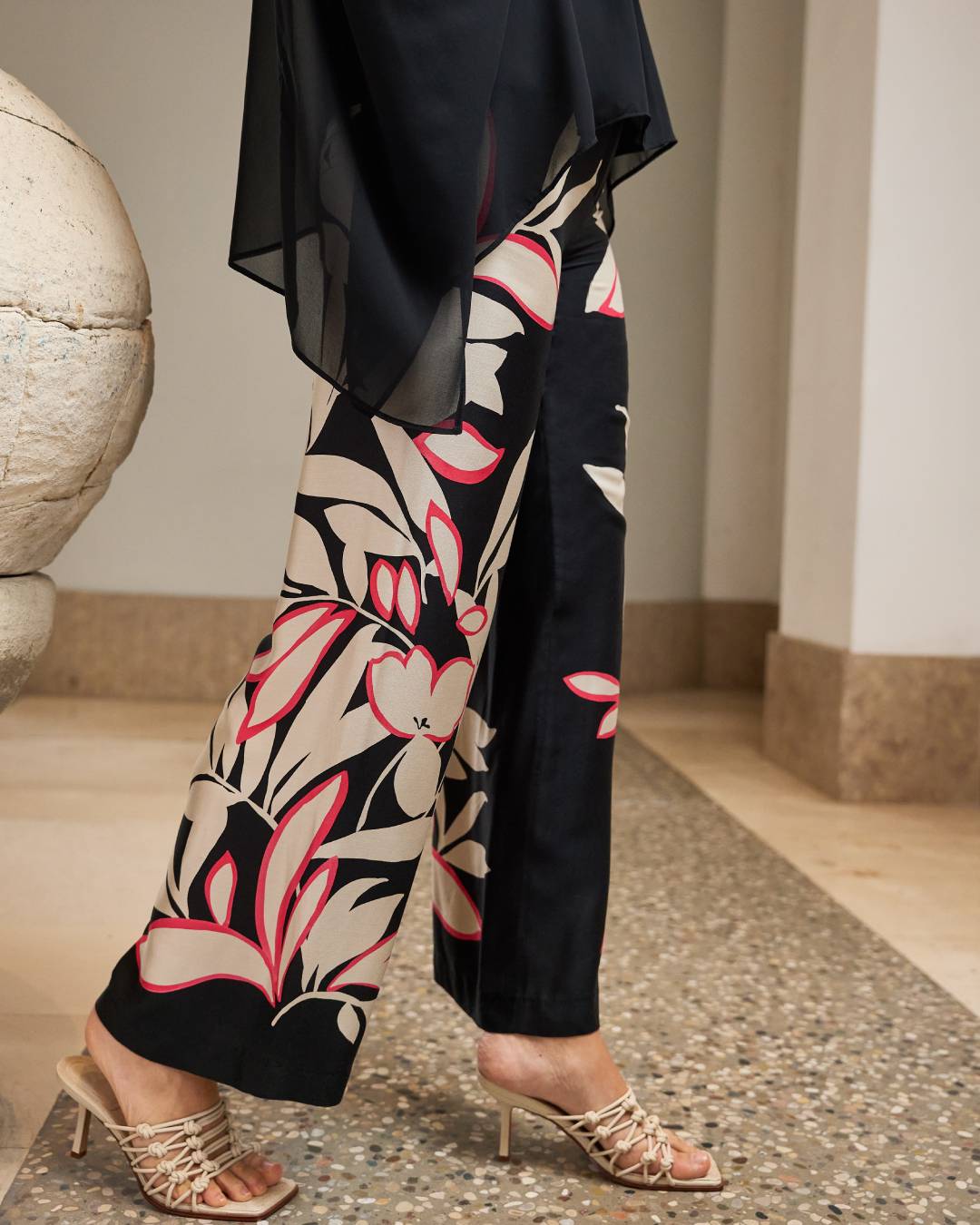 PANTALONI IN SATIN STAMPATO