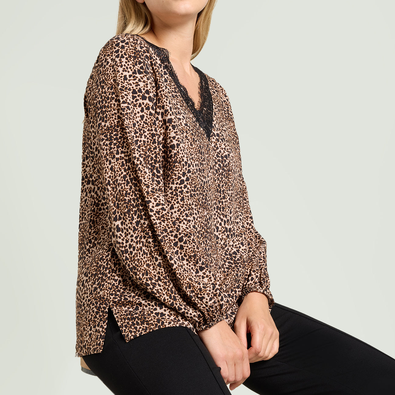 BLUSA CON STAMPA ANIMALIER