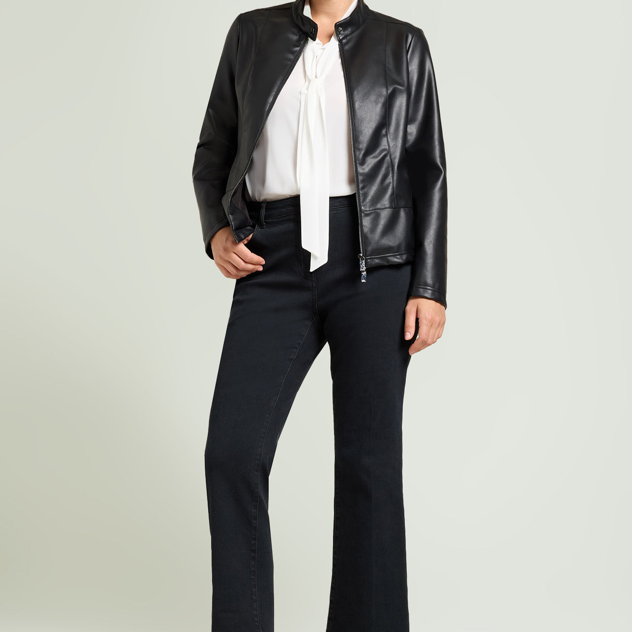 BLACK JEANS KICK FLARE