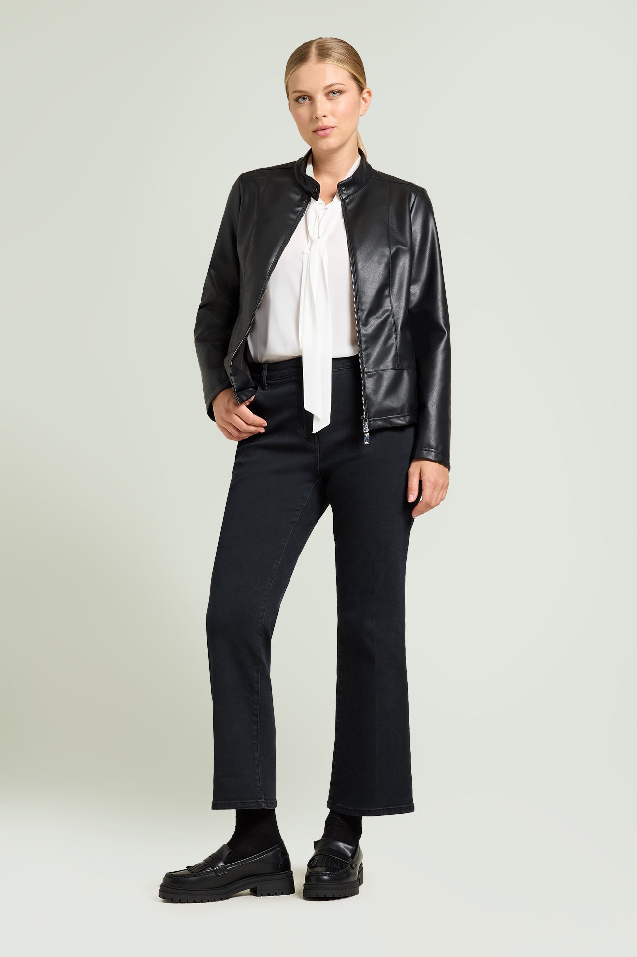 BLACK JEANS KICK FLARE