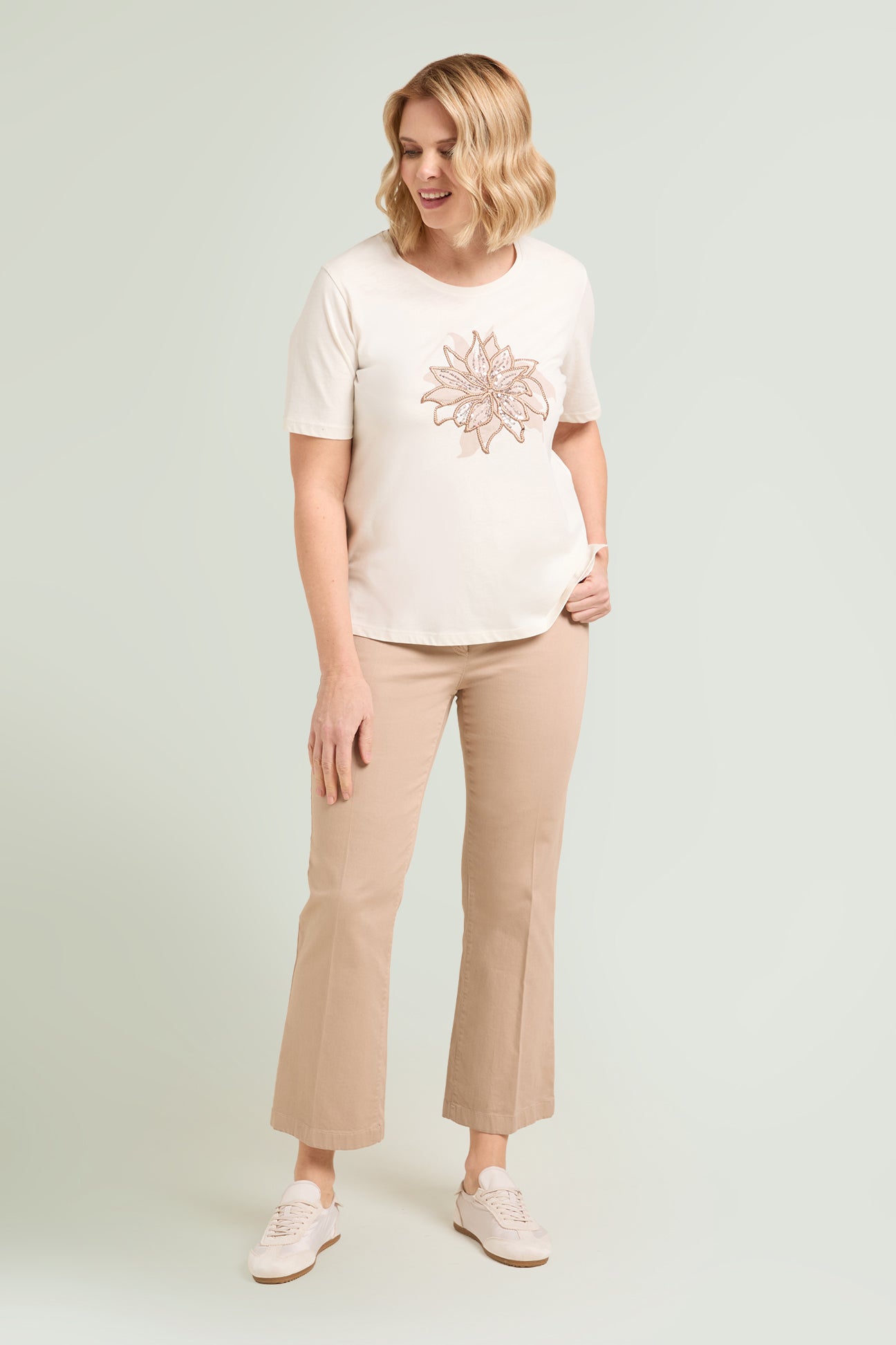 T-SHIRT STAMPATA E RICAMATA