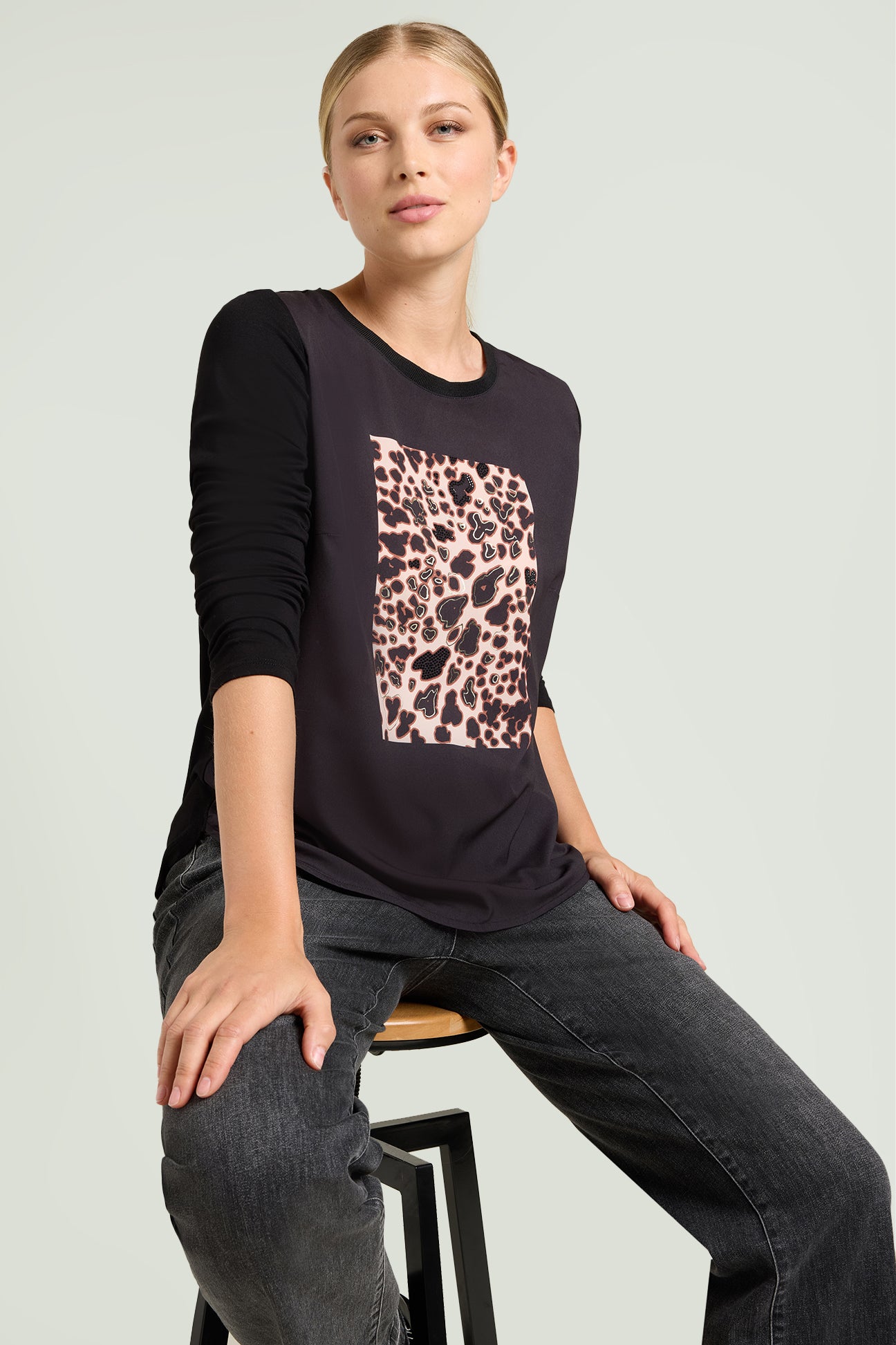 T-SHIRT CON STAMPA ANIMALIER