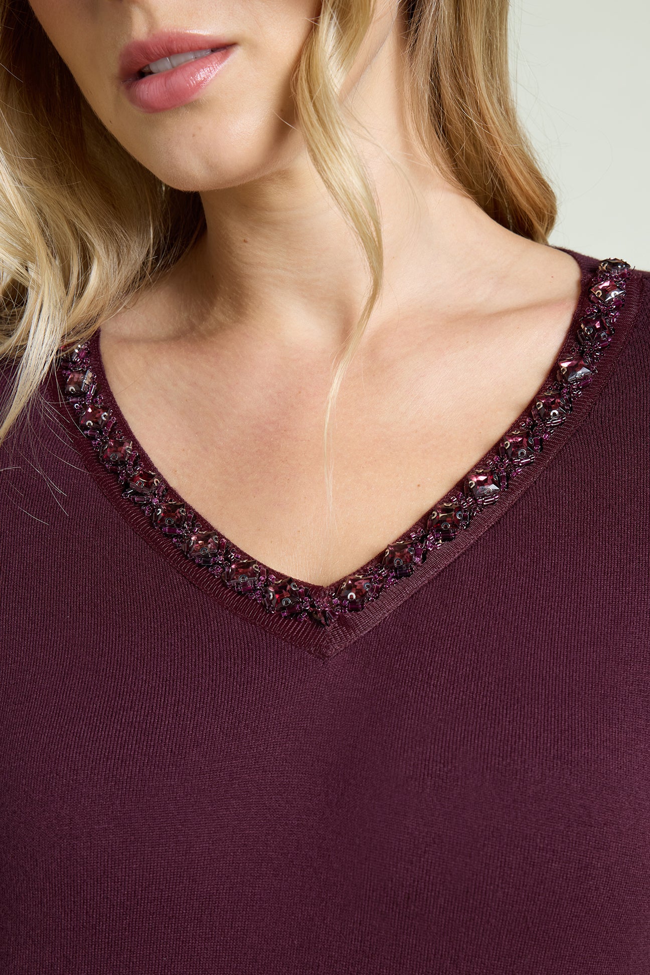 MAGLIA IN VISCOSA COMFORT RICAMATA