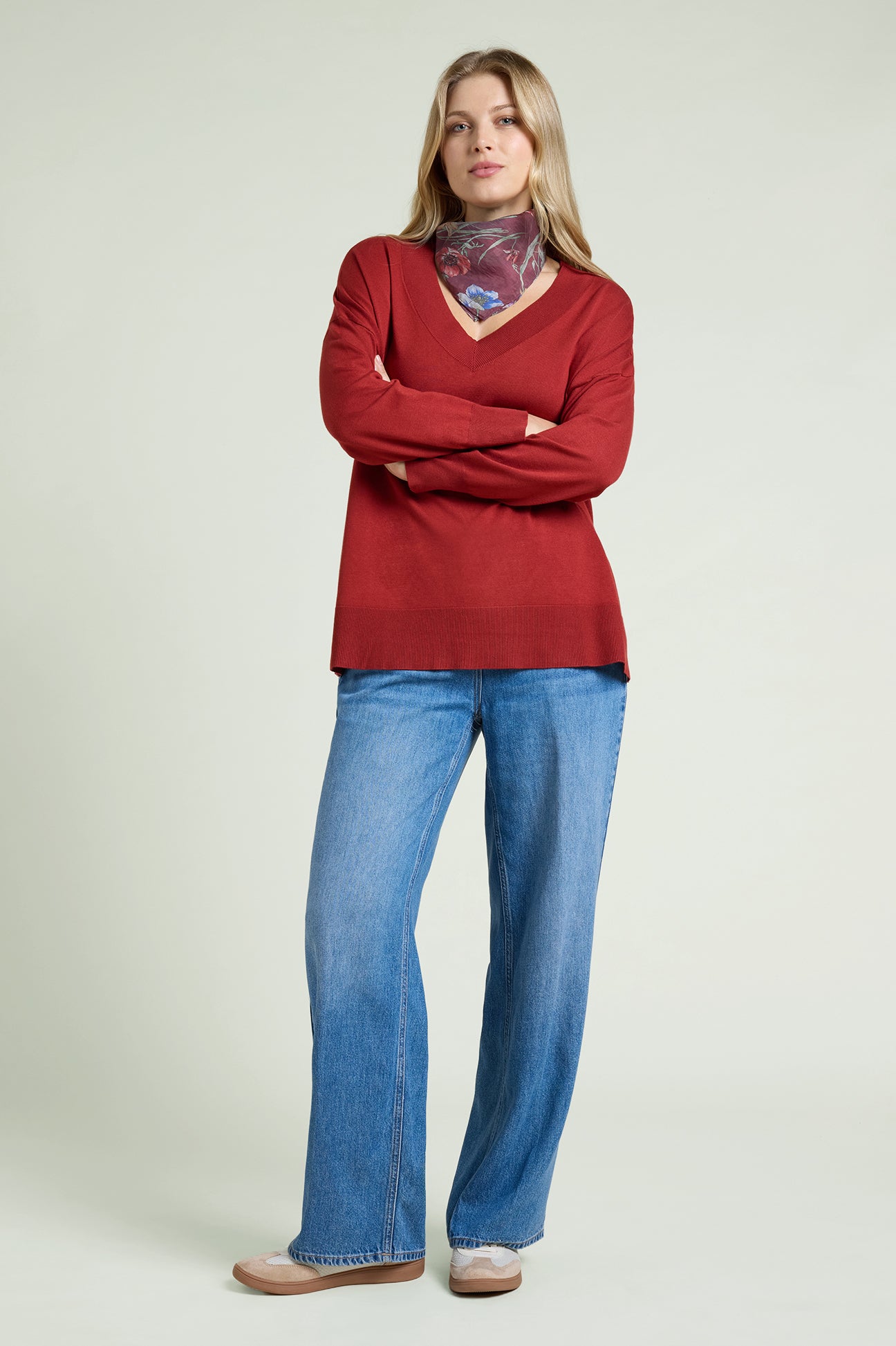 MAGLIA IN VISCOSA COMFORT CON SCOLLO A "V"
