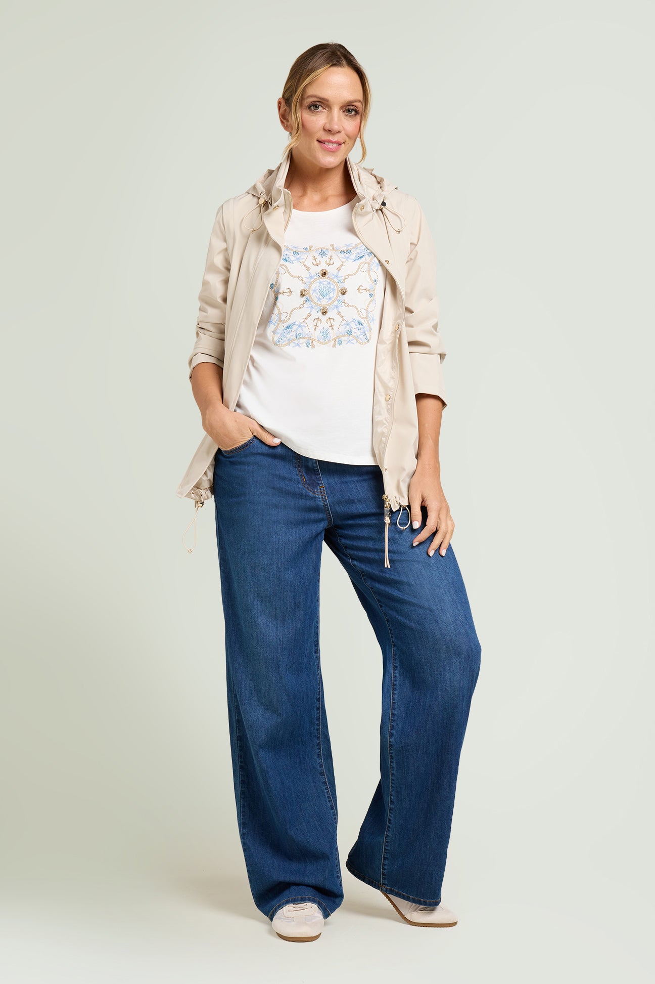 T-SHIRT CON STAMPA E CASTONI