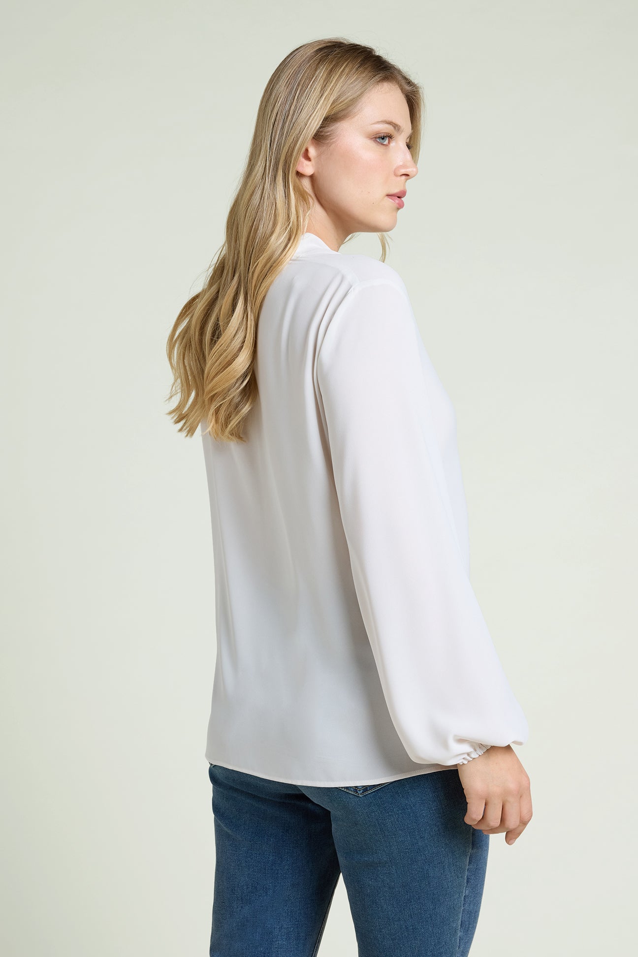 CAMICIA DRAPPEGGIATA CON SCIARPINA