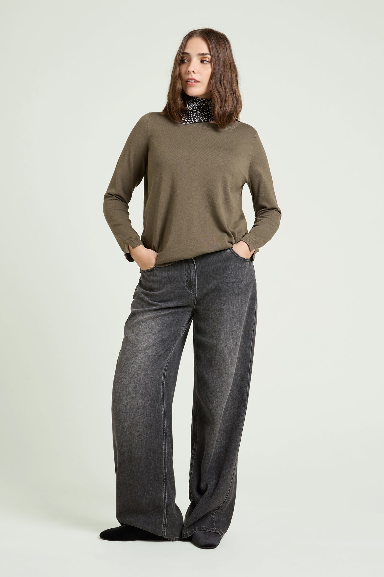 MAGLIA IN VISCOSA COMFORT CON SCOLLO A BARCHETTA