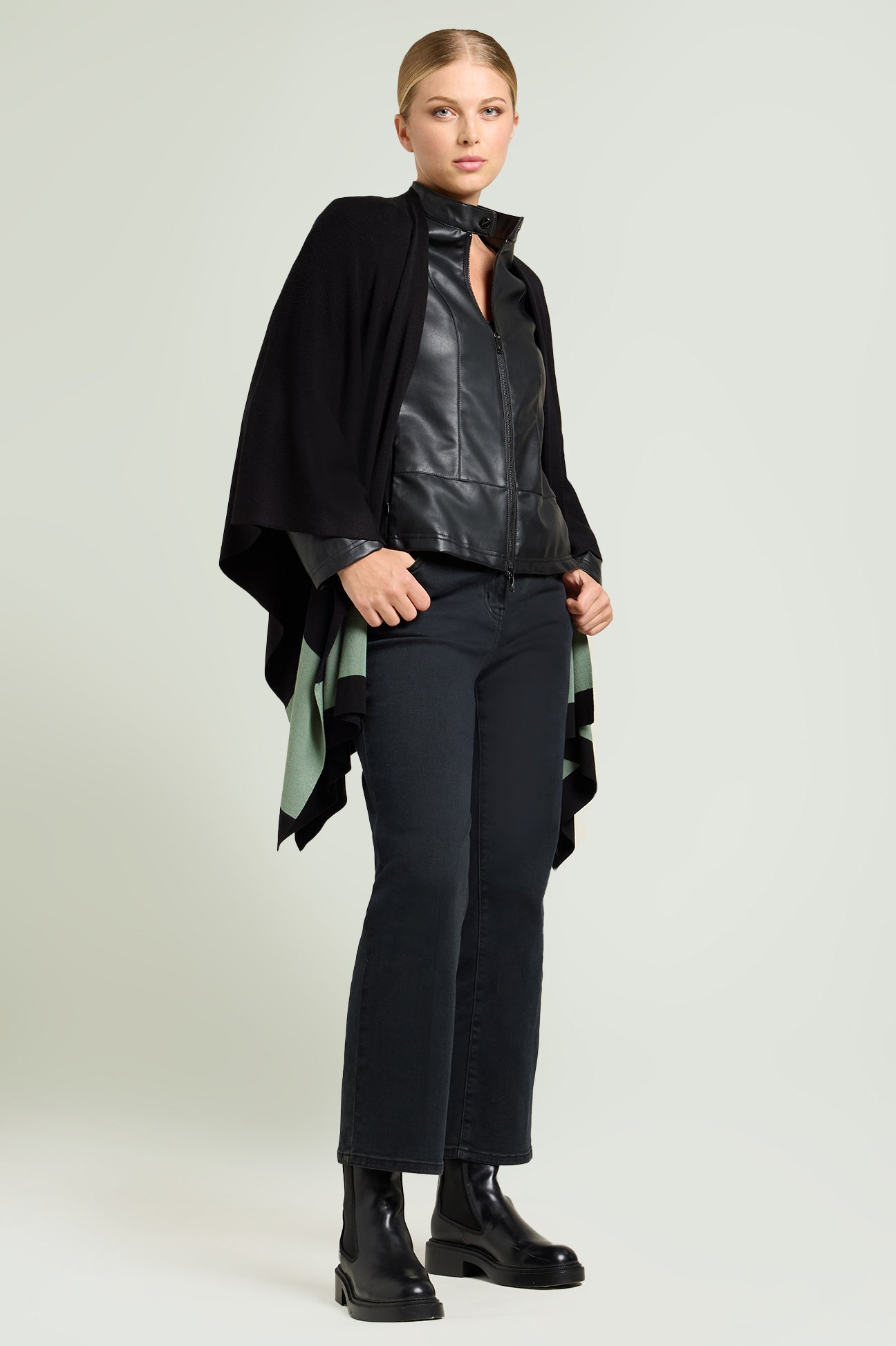 MANTELLA COLOR BLOCK