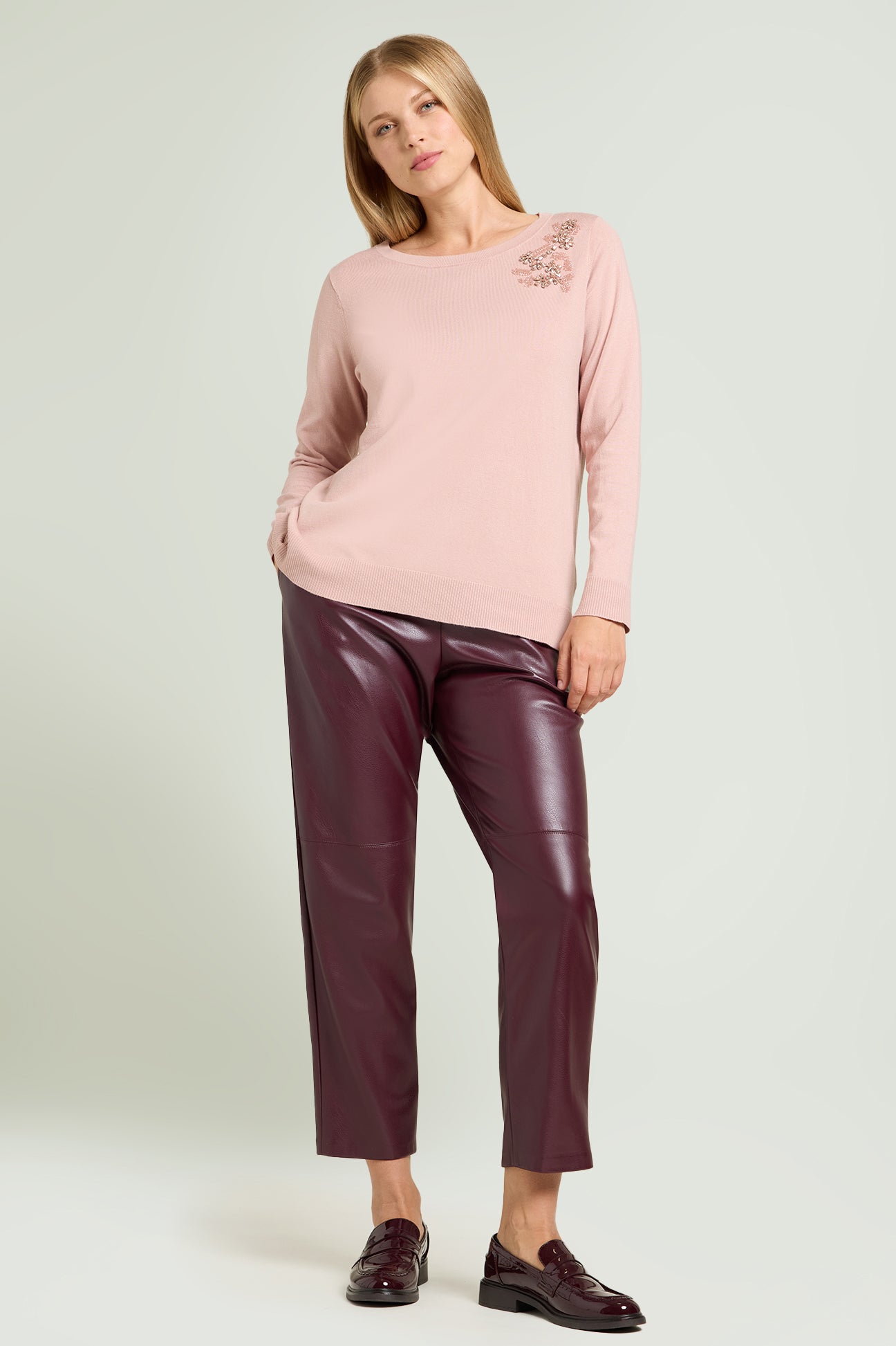 MAGLIA RICAMATA A MANO