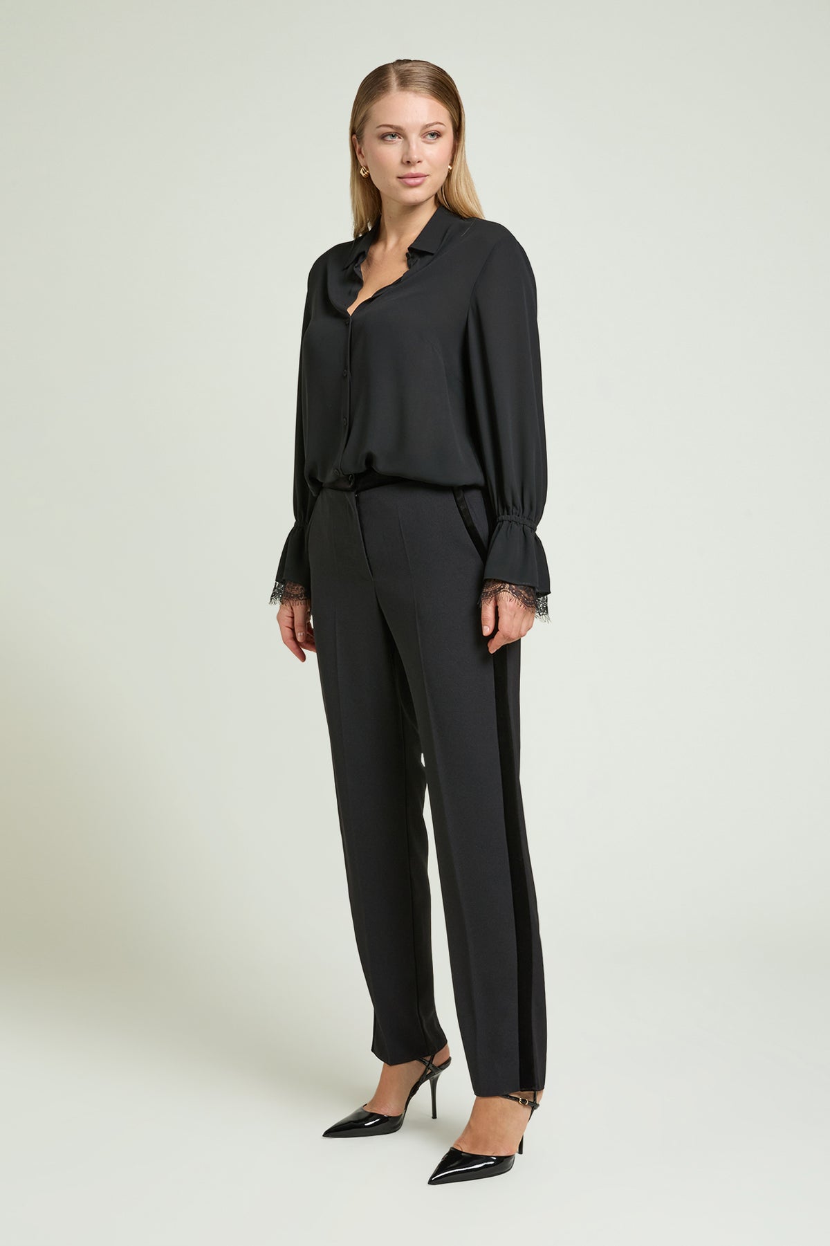 PANTALONI IN CREPE CON DETTAGLI IN VELLLUTO