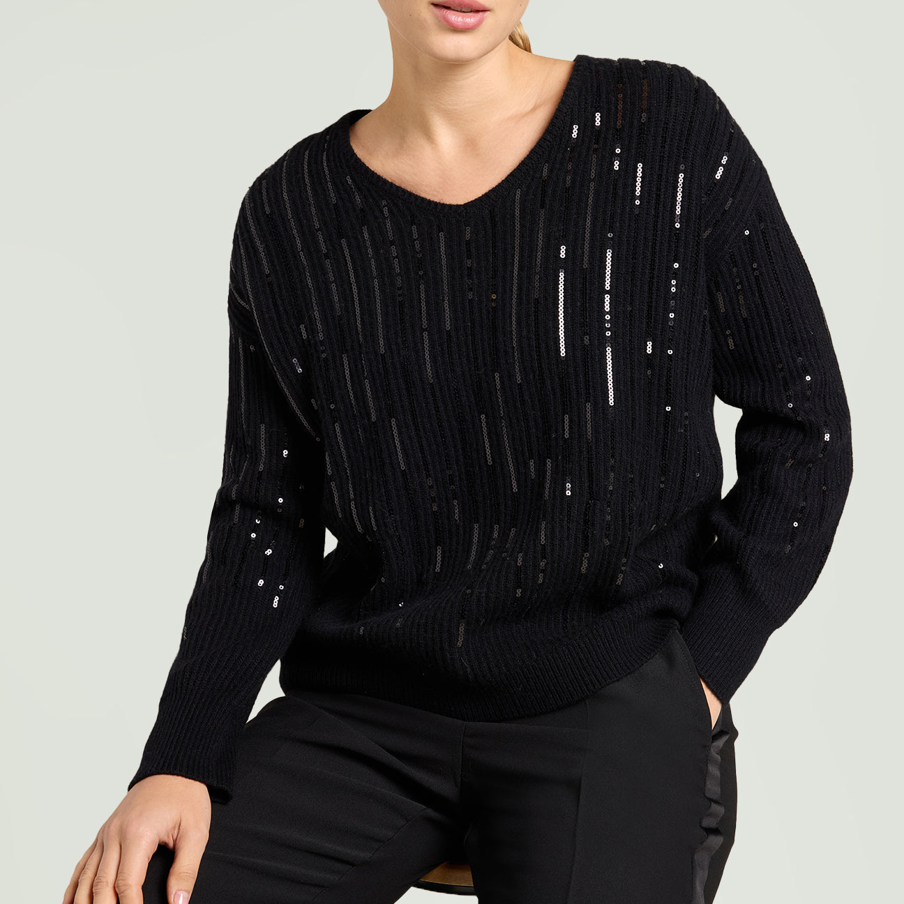 MAGLIA RICAMATA CON PAILLETTES DEGRADE'