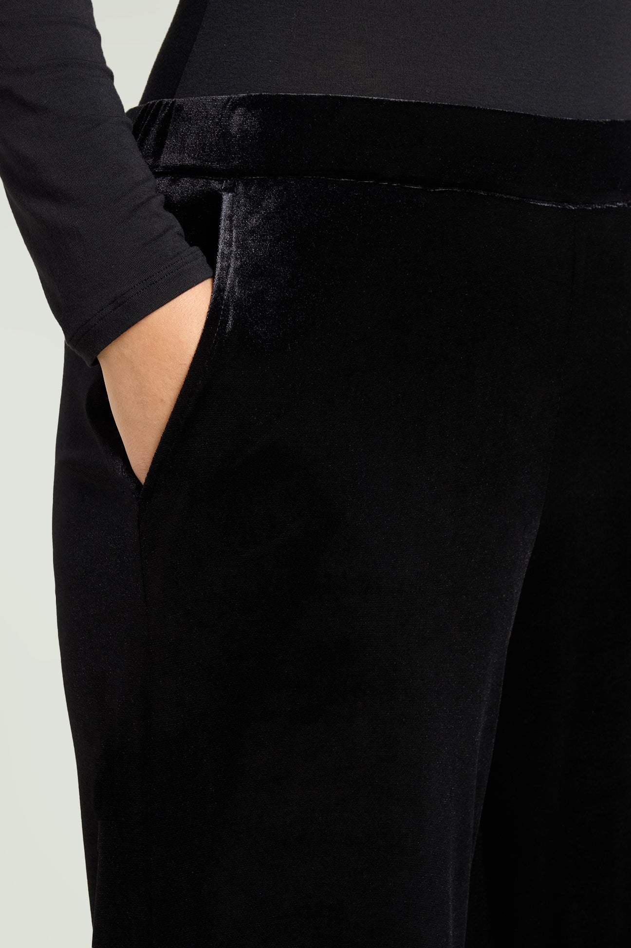 PANTALONI PUL-ON AMPI IN VELLUTO STRETCH