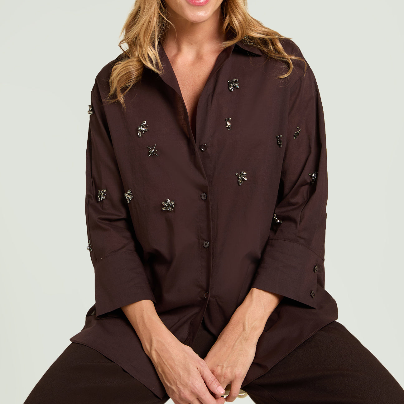 CAMICIA IN VOILE DI COTONE RICAMATA A MANO