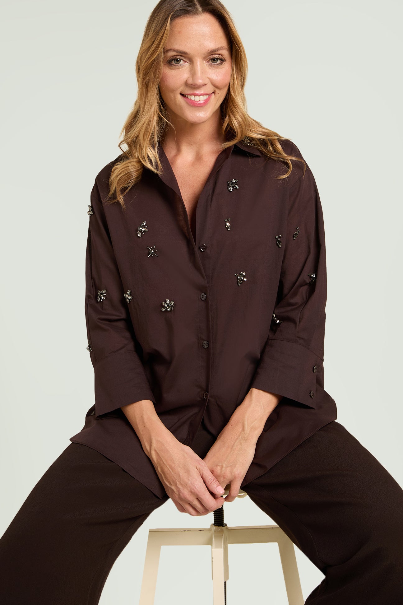 CAMICIA IN VOILE DI COTONE RICAMATA A MANO