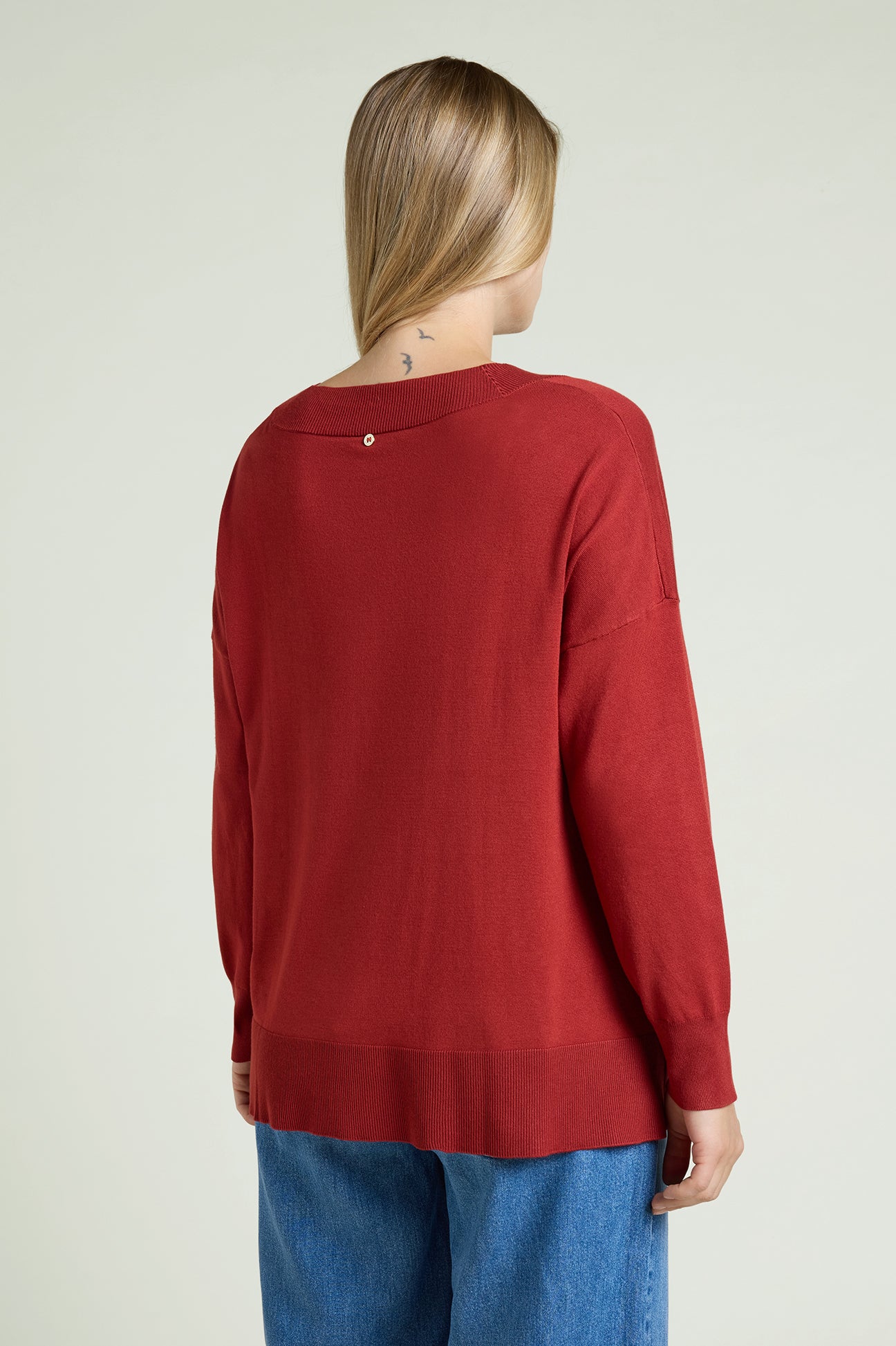 MAGLIA IN VISCOSA COMFORT CON SCOLLO A "V"
