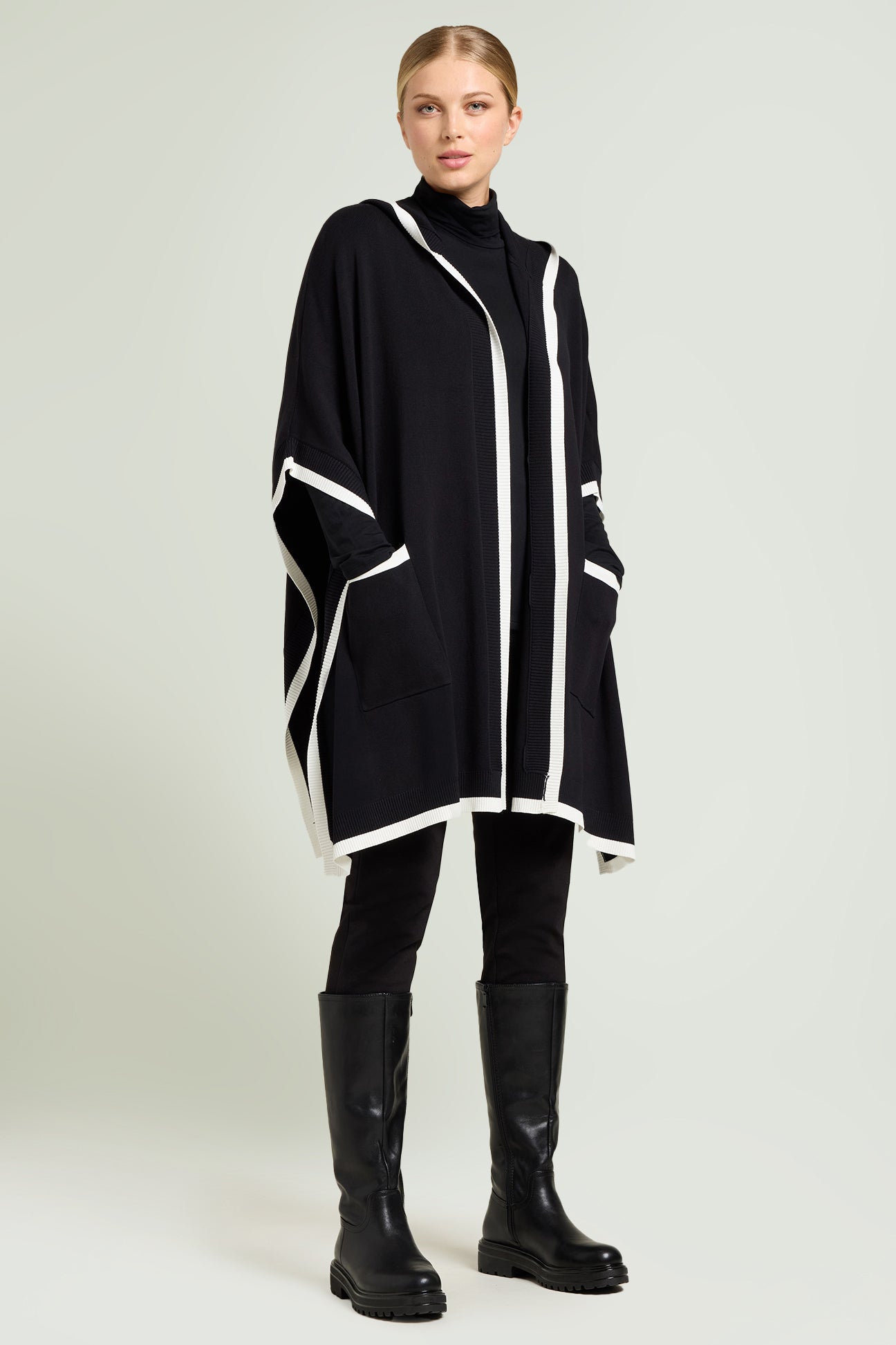 MANTELLA CON BORDI A CONTRASTO