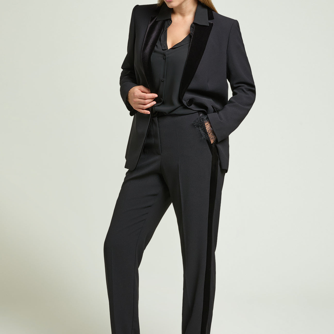 PANTALONI IN CREPE CON DETTAGLI IN VELLLUTO